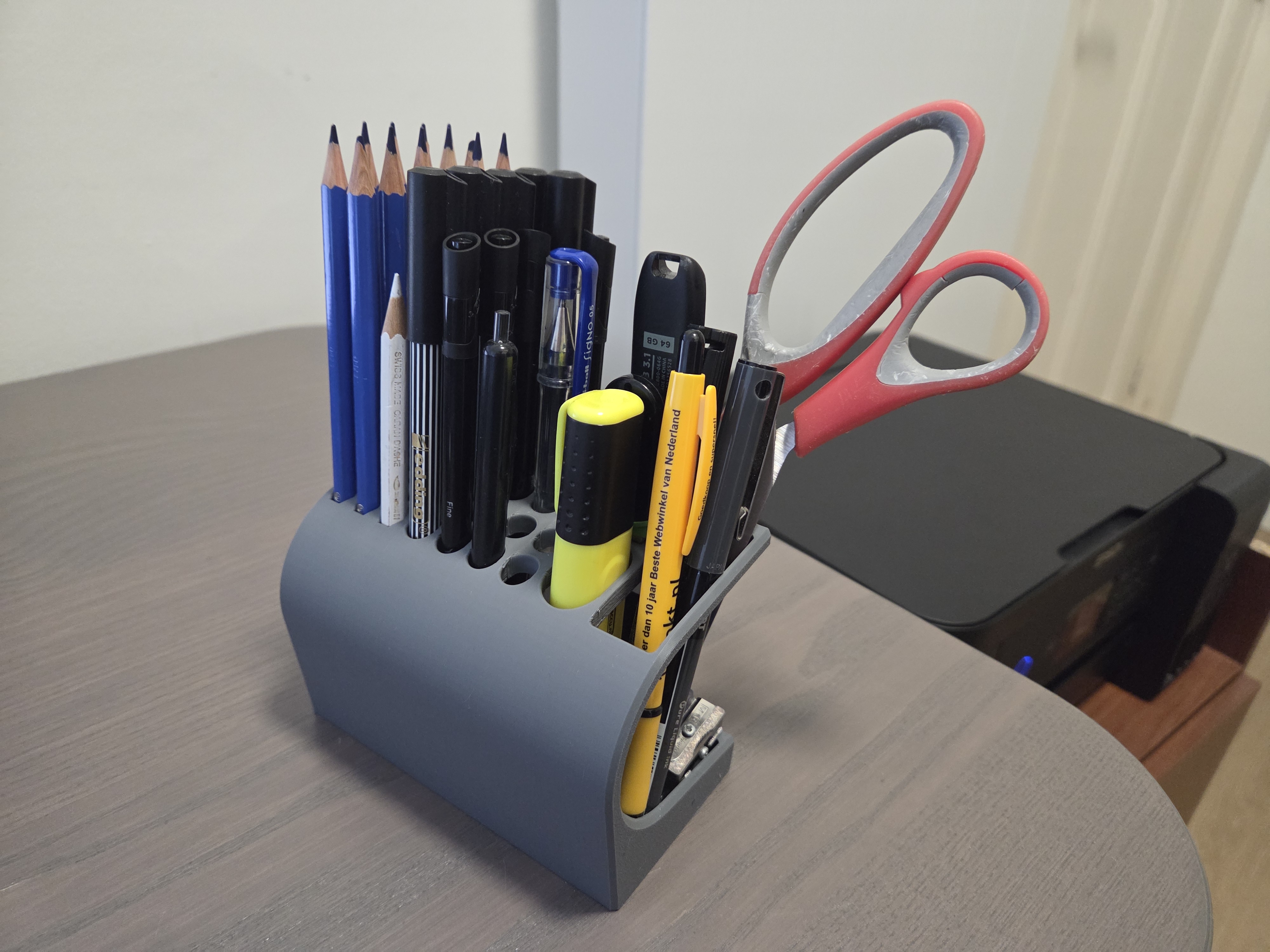Pencil and fine liner stand