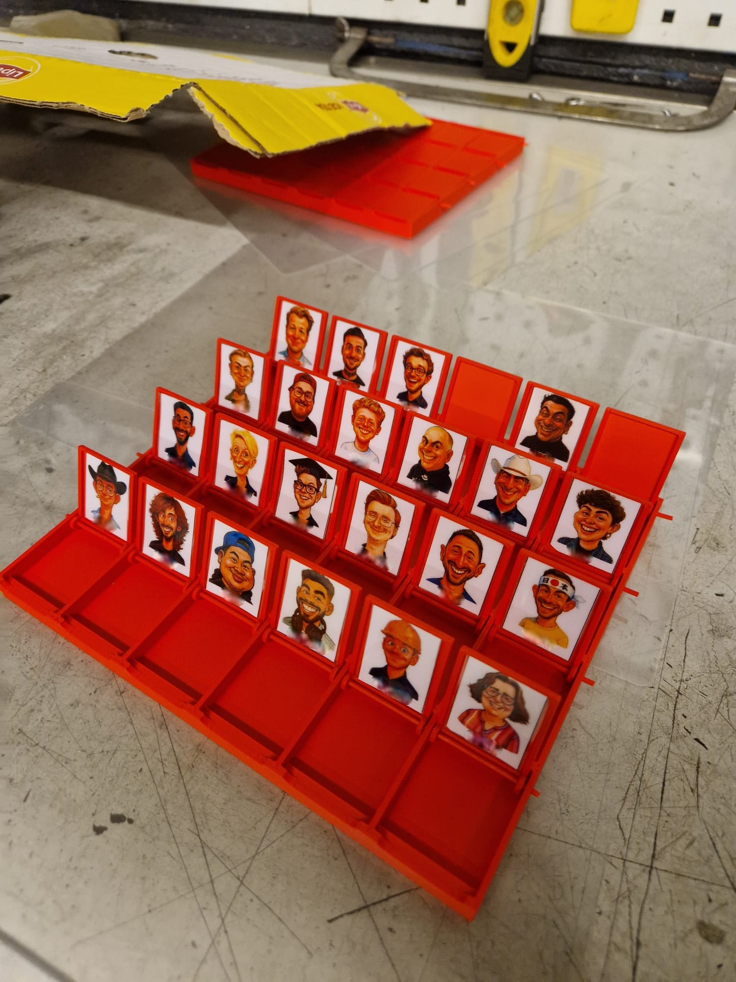 Guess Who? Travel game edition with 24 flaps (Wider with bottom REMIX)