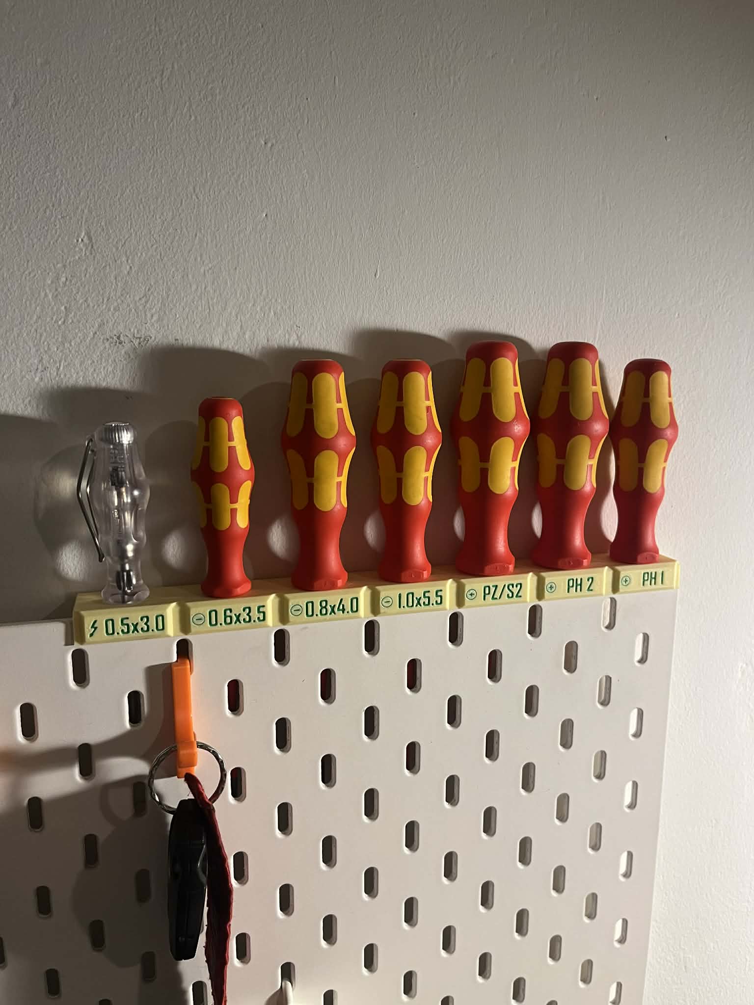 SKADIS/wall mount holder for 7-piece Wera VDE set