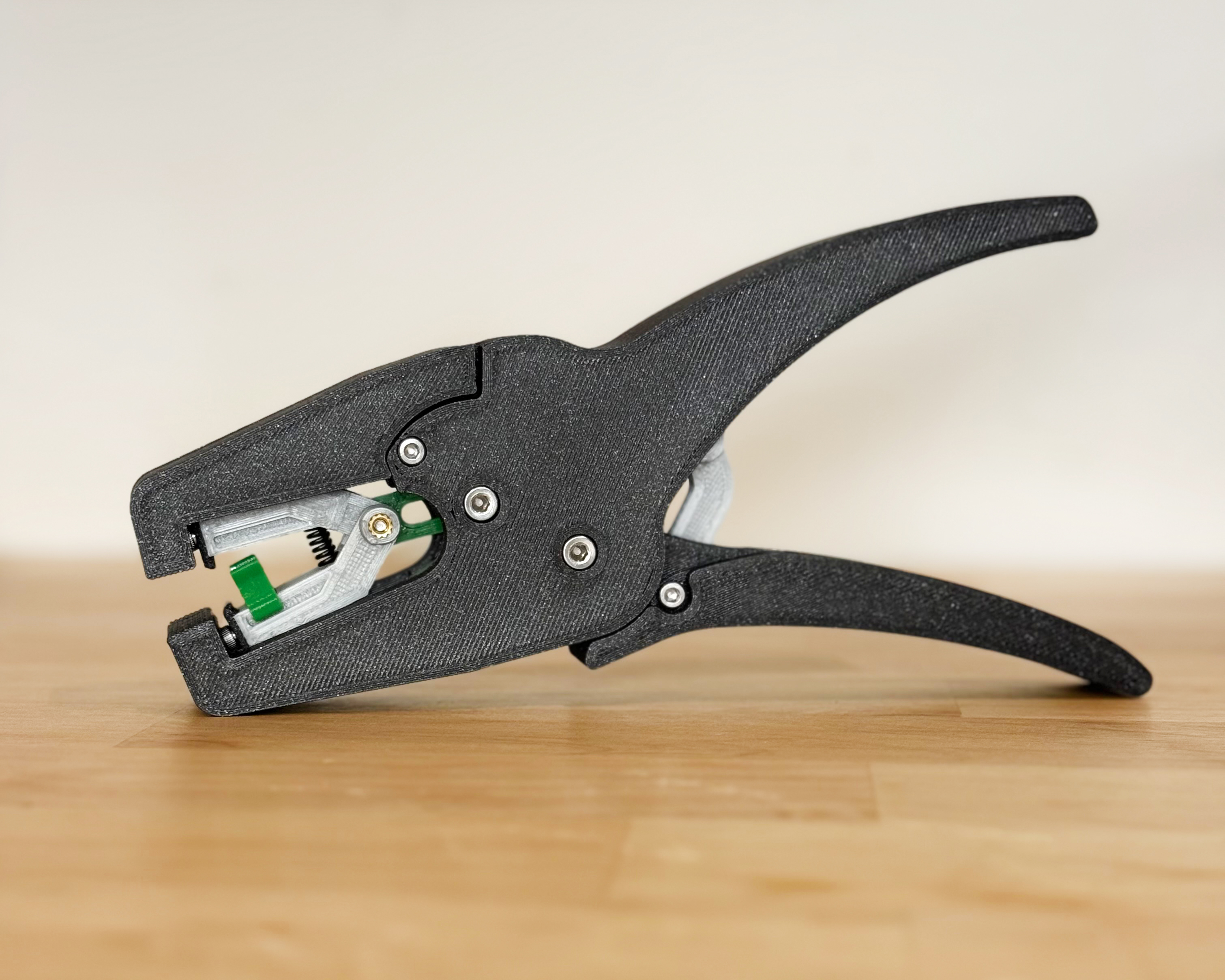 Miniatura 23 do modelo 3D Wire Stripper Pro – Functional Maker Tool