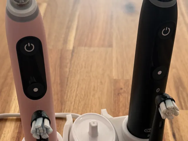 Dual Oral-B iO stand with Charger