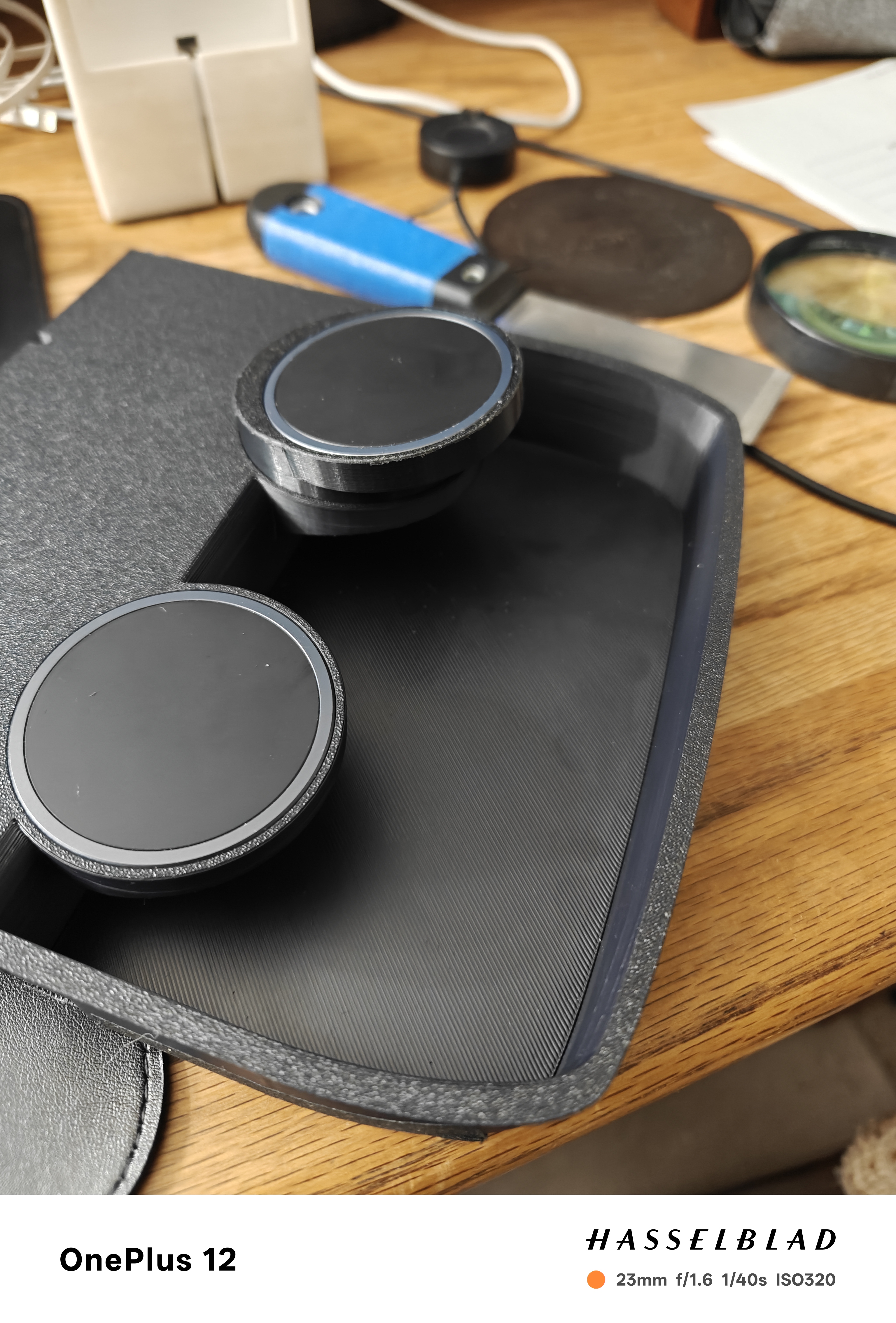 Angled MagSafe “riser” add-on for the OpenSourceEV Ultimate MagSafe charging pad V2 — miniatura 2