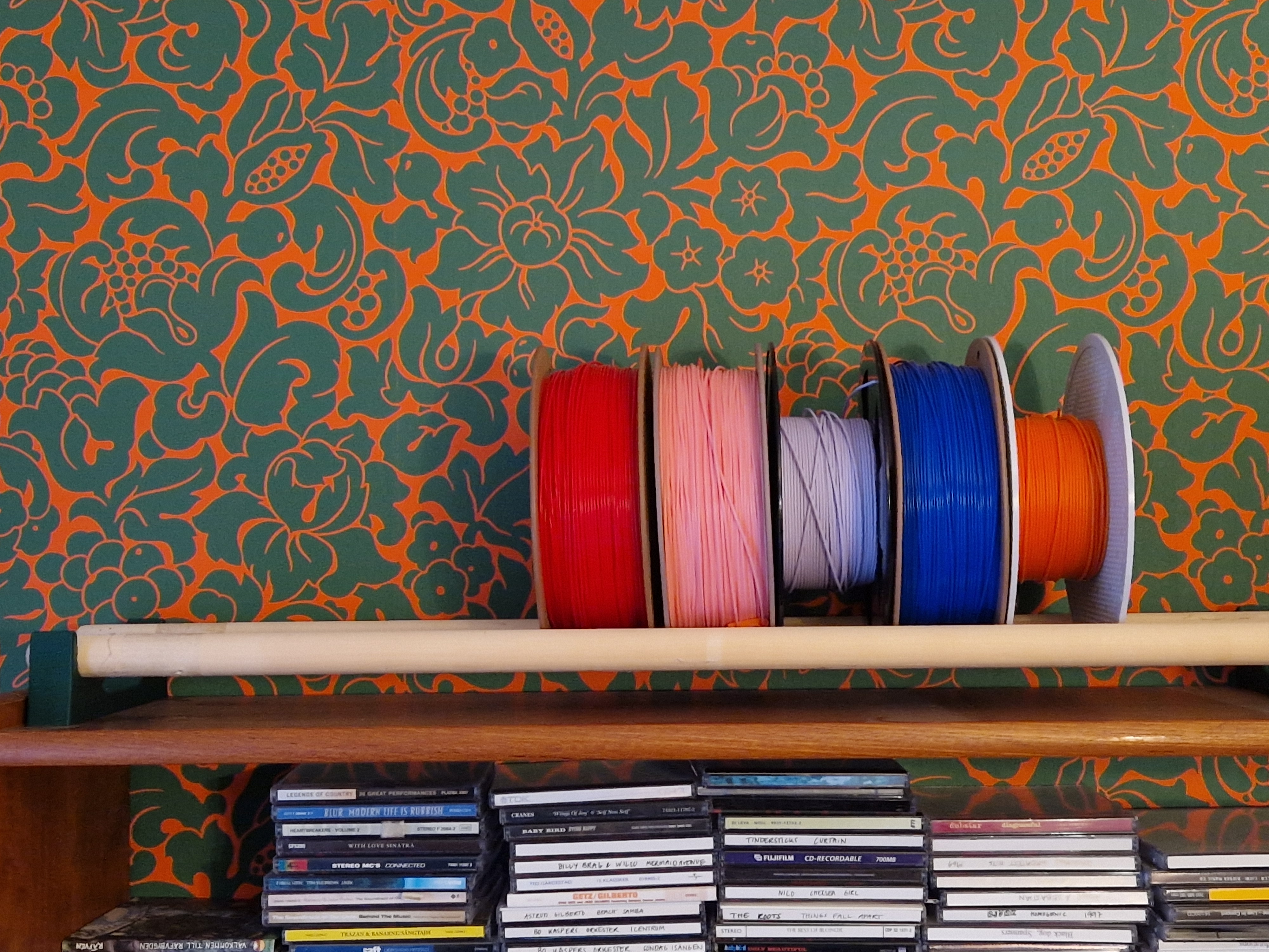 Filament stand using wooden dowels