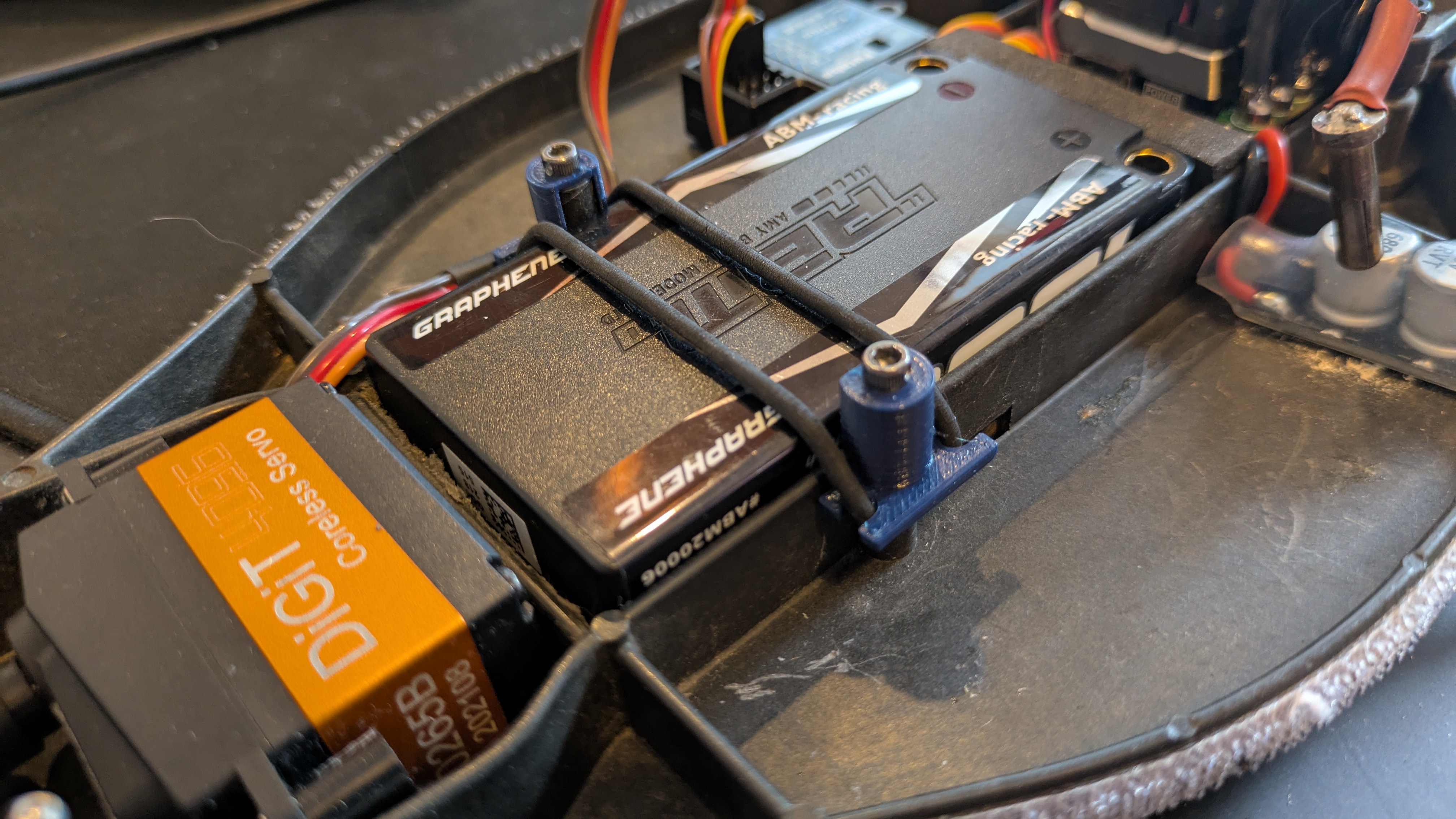 Team Associated B4 O-Ring Battery Mount