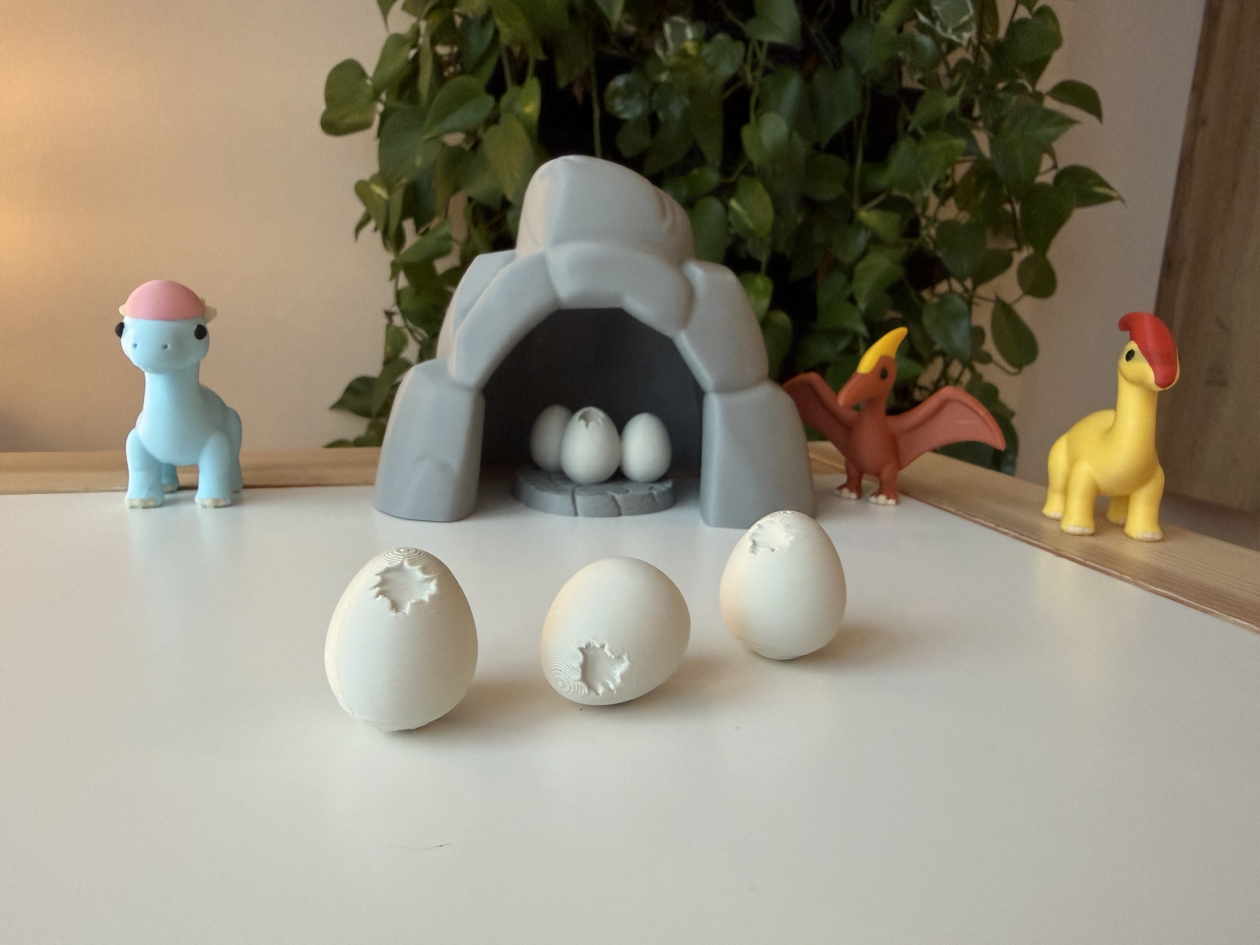 Speckled egg / Hatching egg