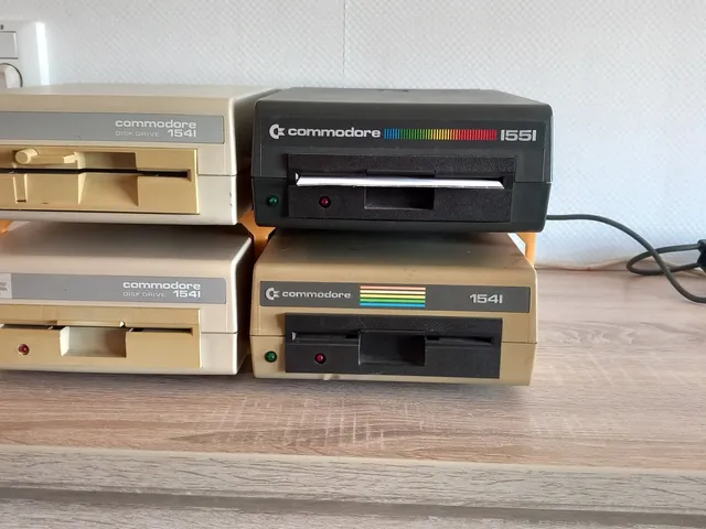 Commodore 1541 floppy drive stacking