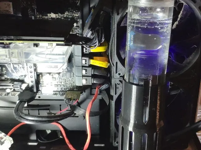 Mounting bracket for 50mm reservoir (120mm fan)
