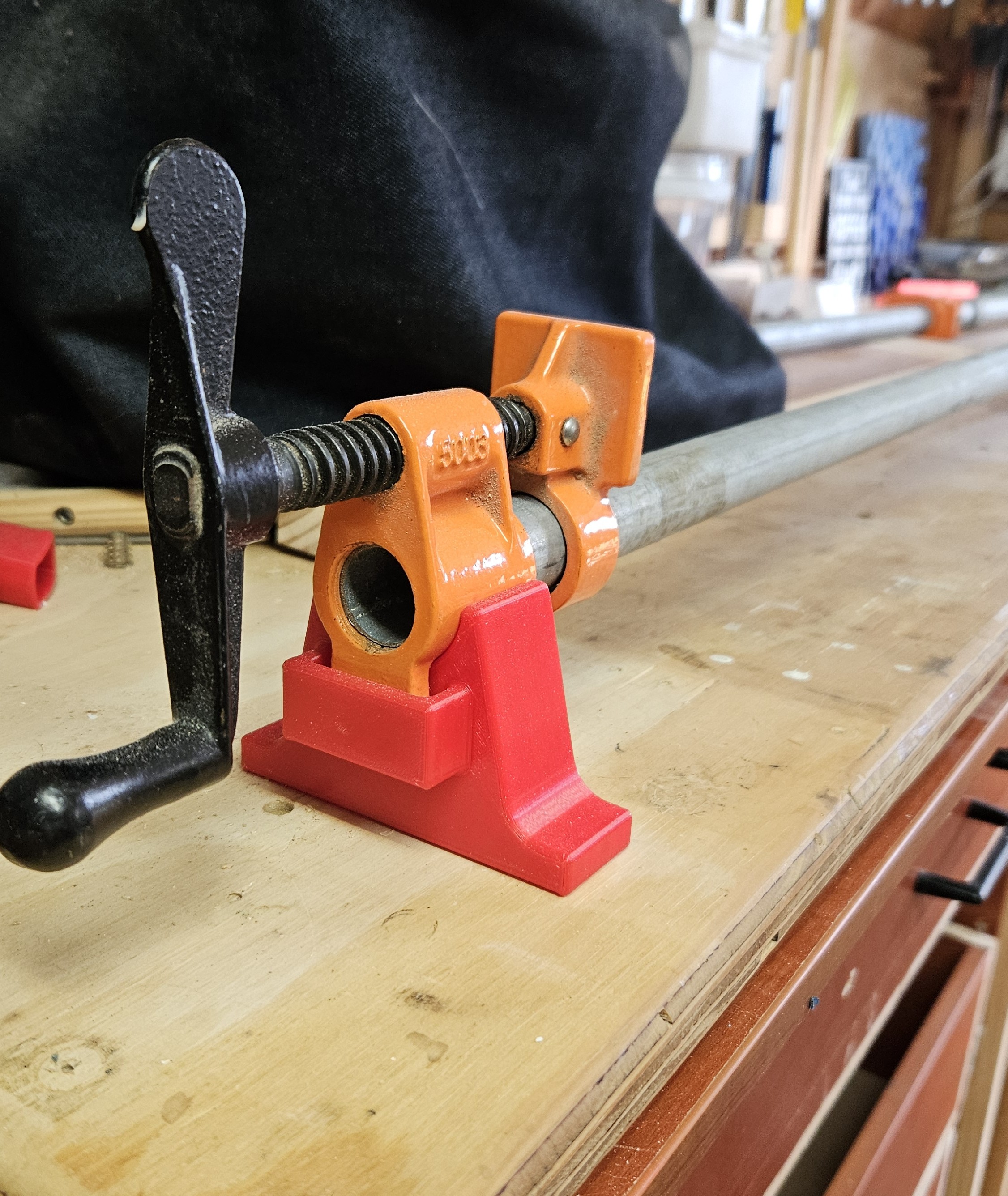 Pony pipe clamp stands