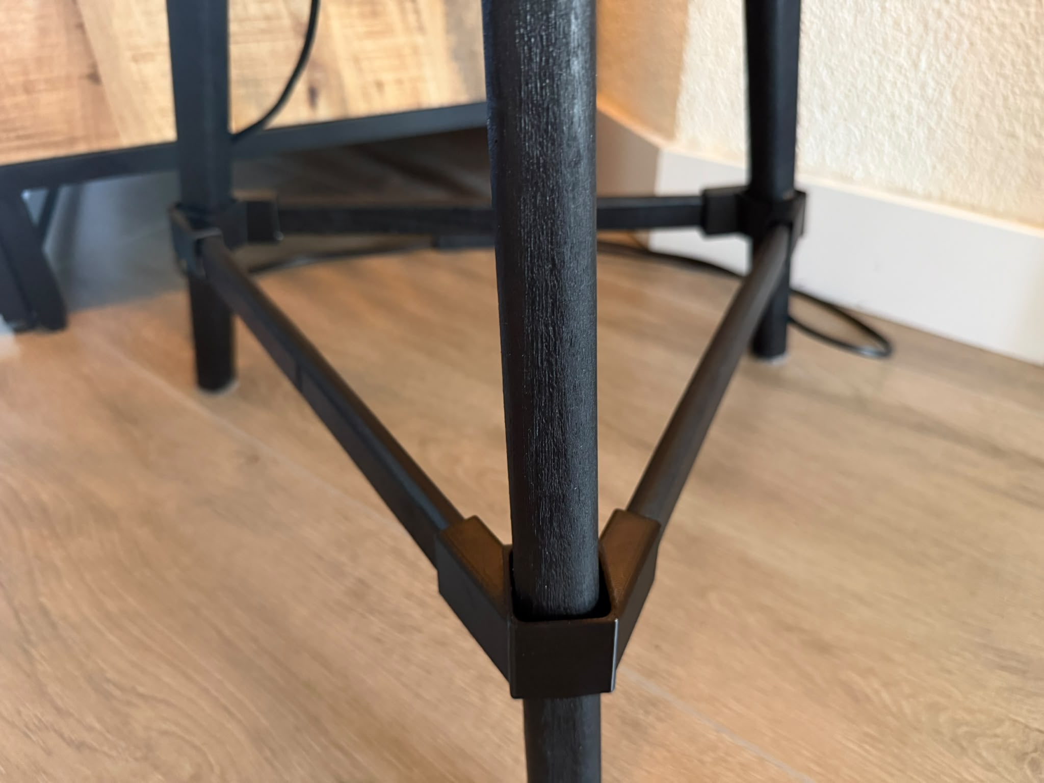 Tripod floor lamp repair bracket/connector (28 mm)