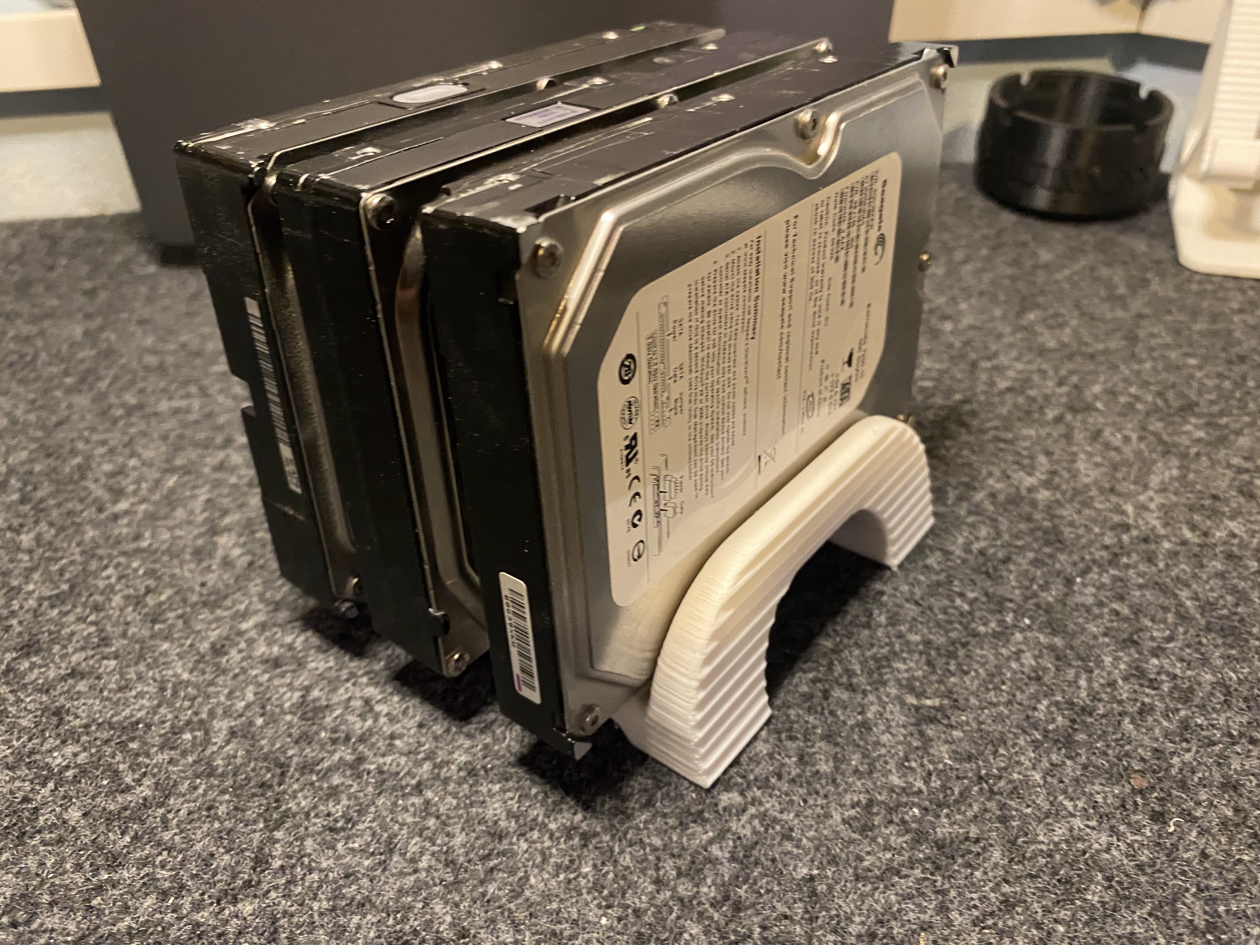 Triple 3,5" Hard disk vertical stand.