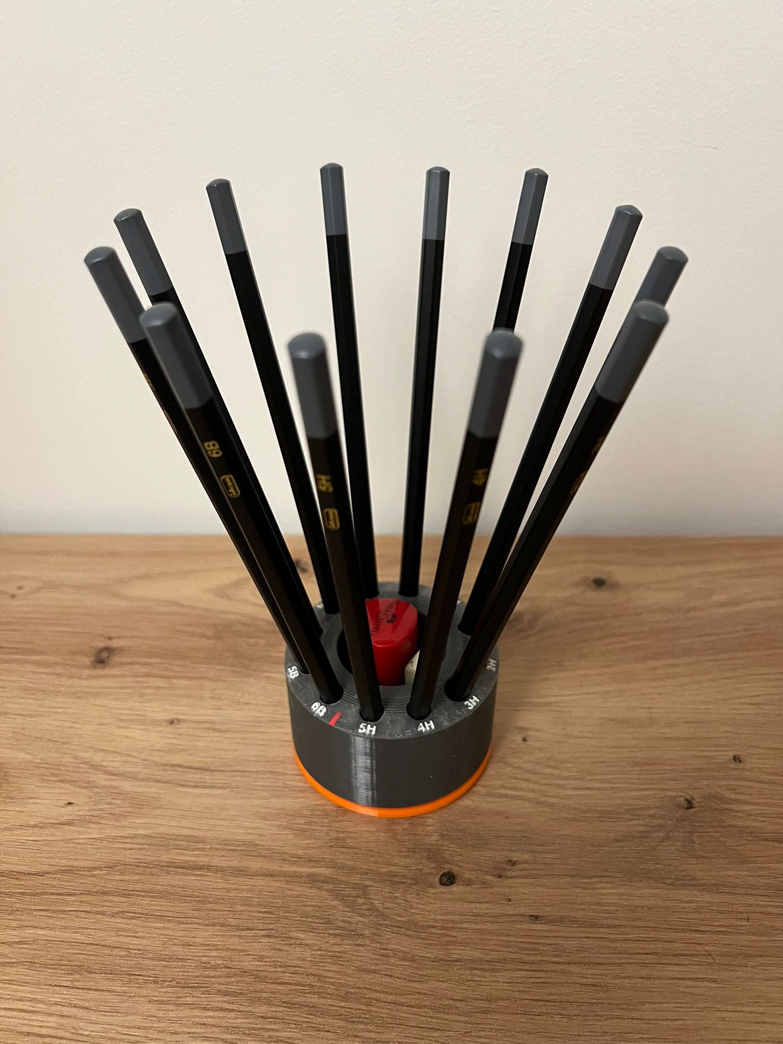 Rotating Artist Pencil Holder