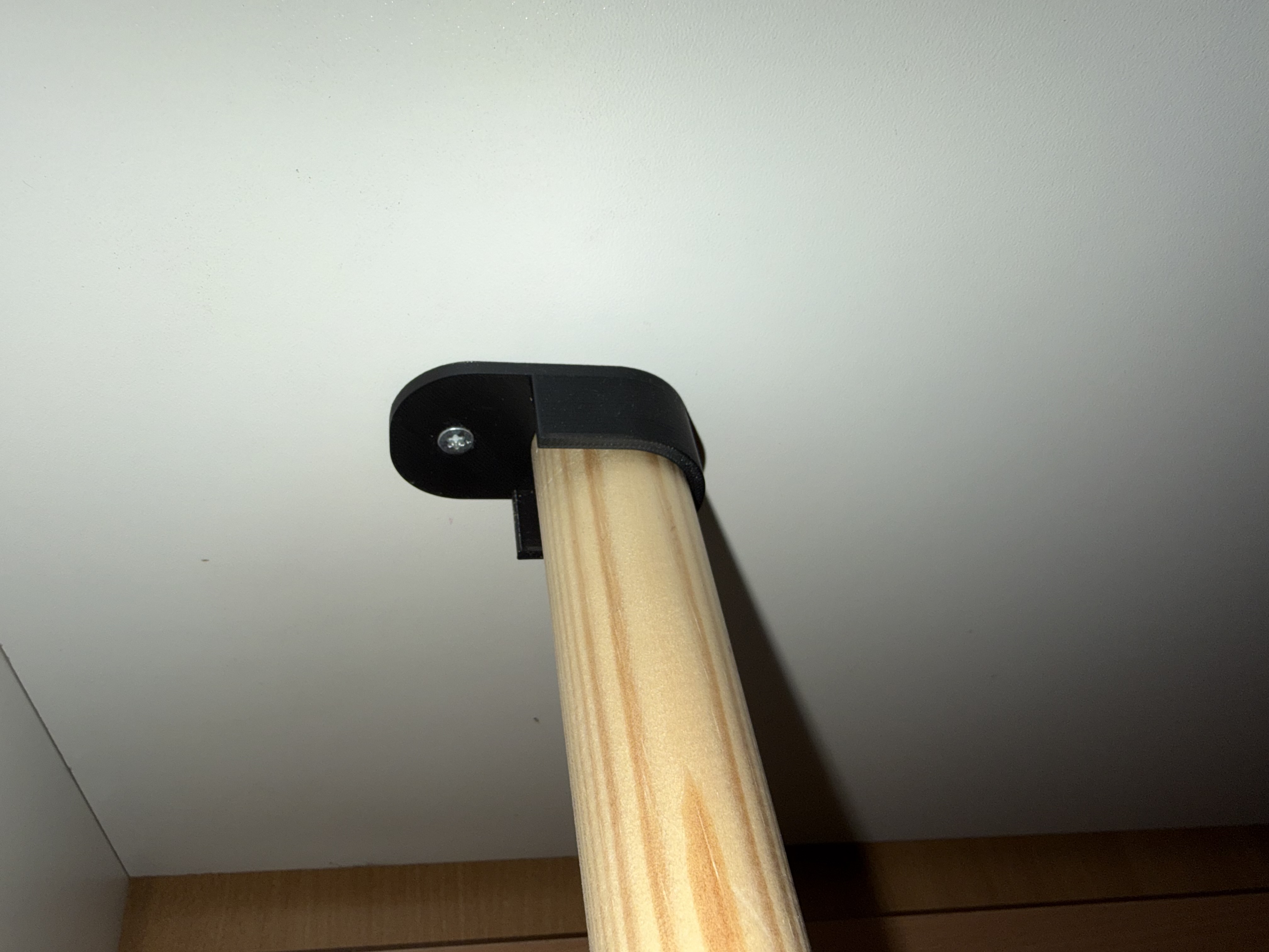 Kleiderstangenhalterung/Clothes rail holder