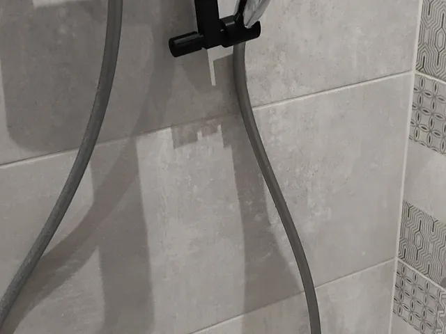 Showerhead holder for kids (mounted on 30mm shower battery nut)