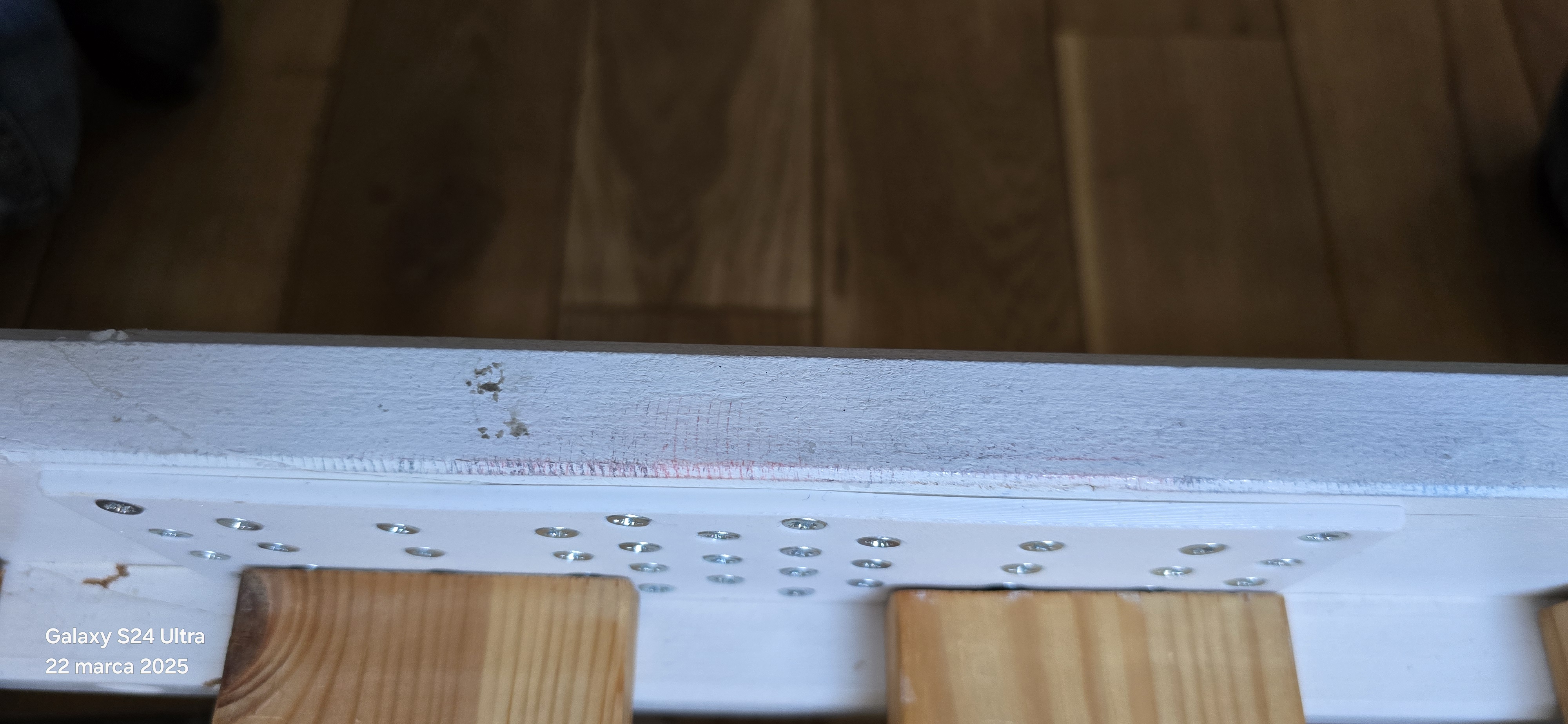 Flat carpenter's connector