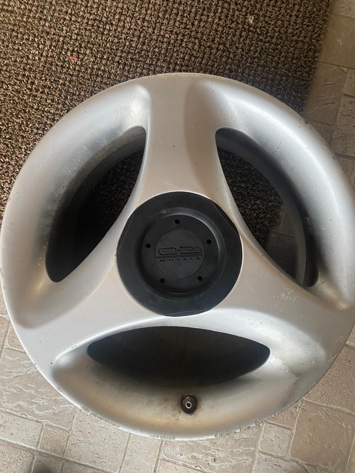 OZ Racing Cygnus wheel center cap