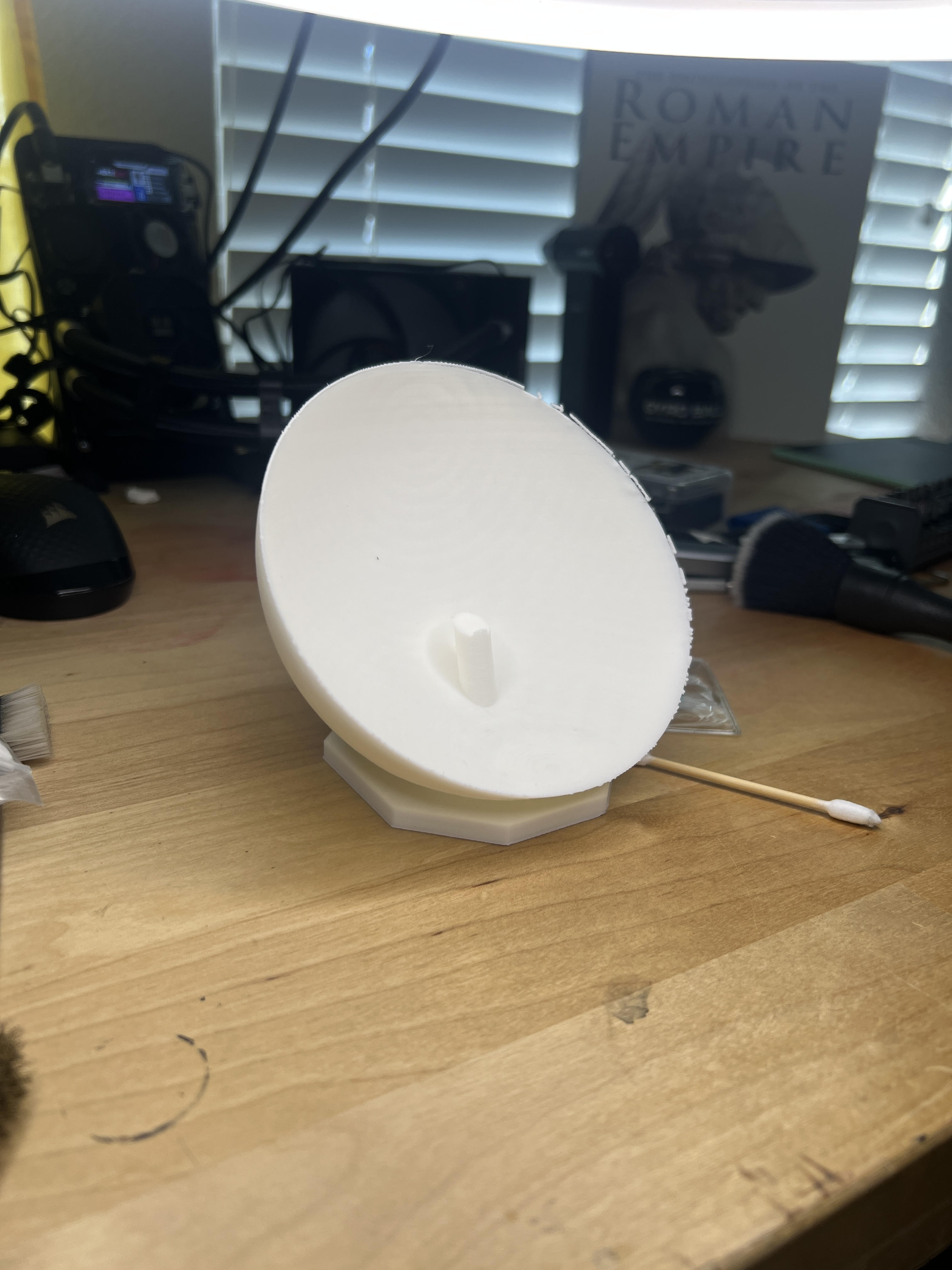 Coin stand and light reflector for photos