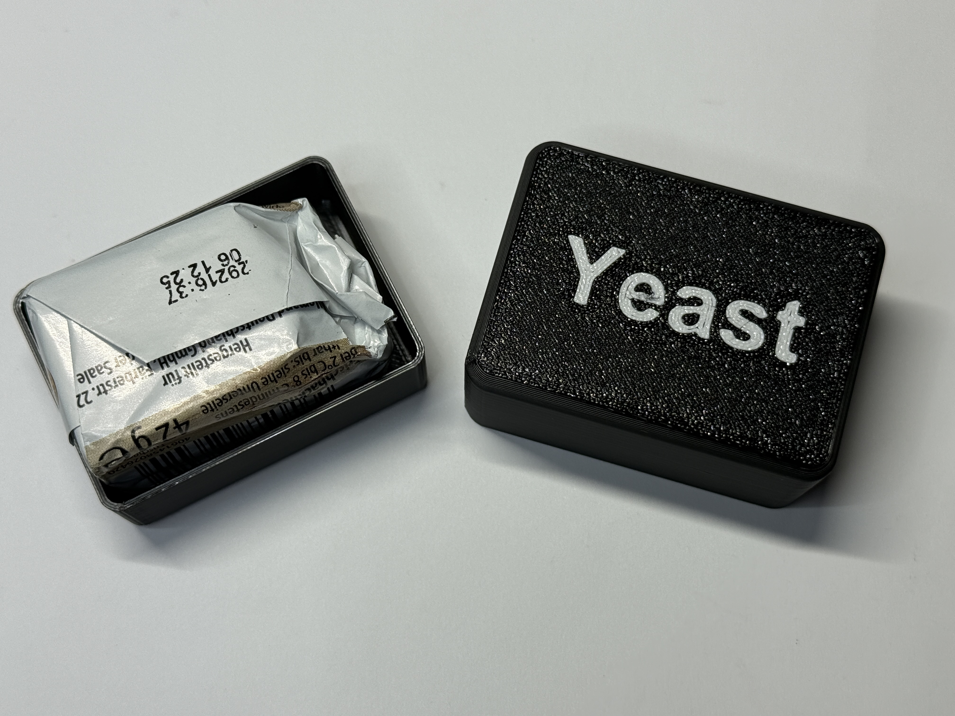 Little Box for yeast / Kleine Schachtel für Hefe