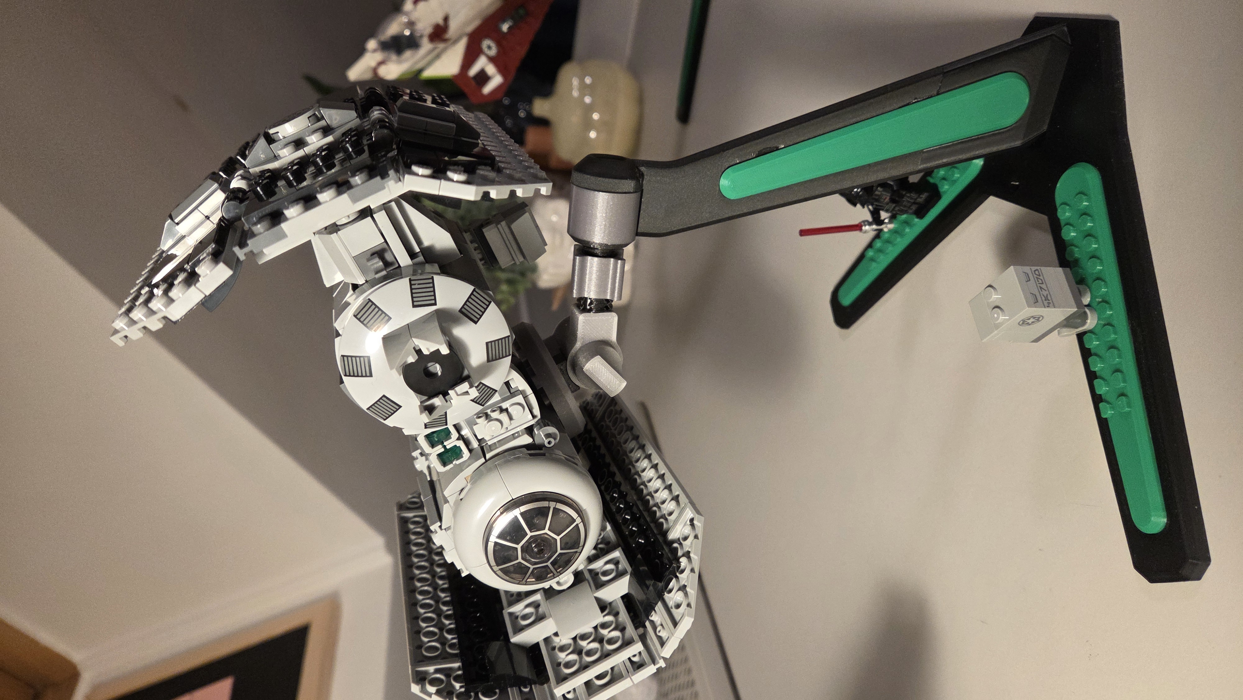 spaceship stand — thumbnail 2
