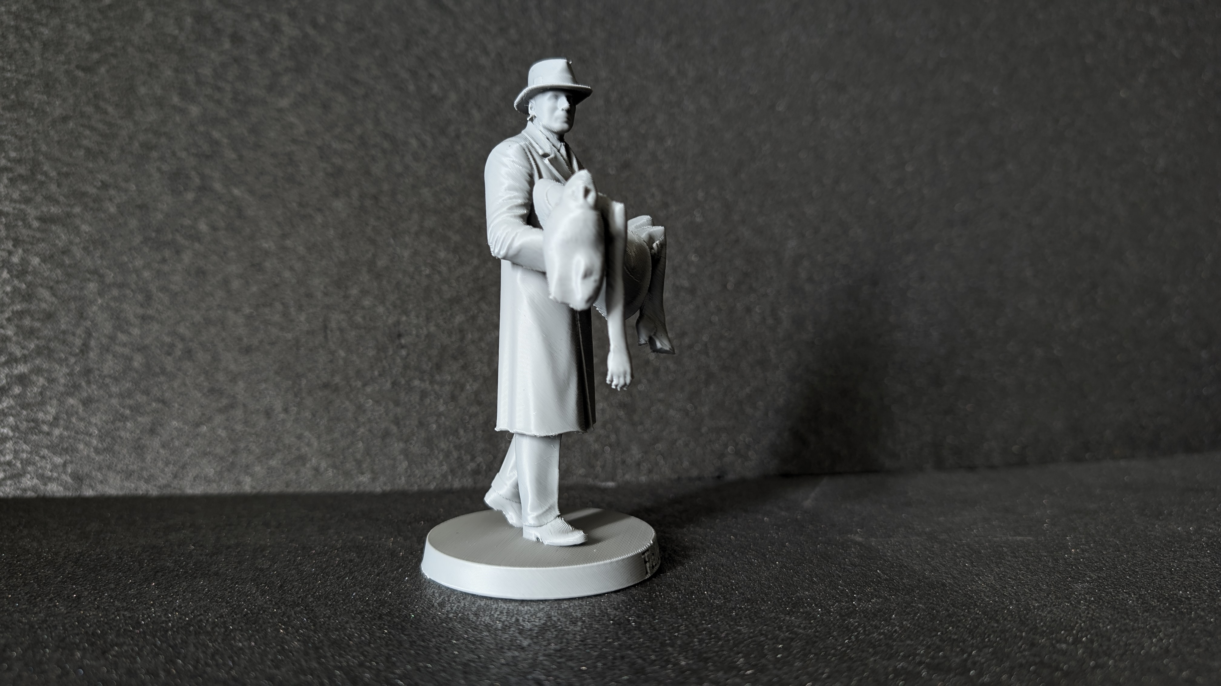 Falco statue — miniatura 6