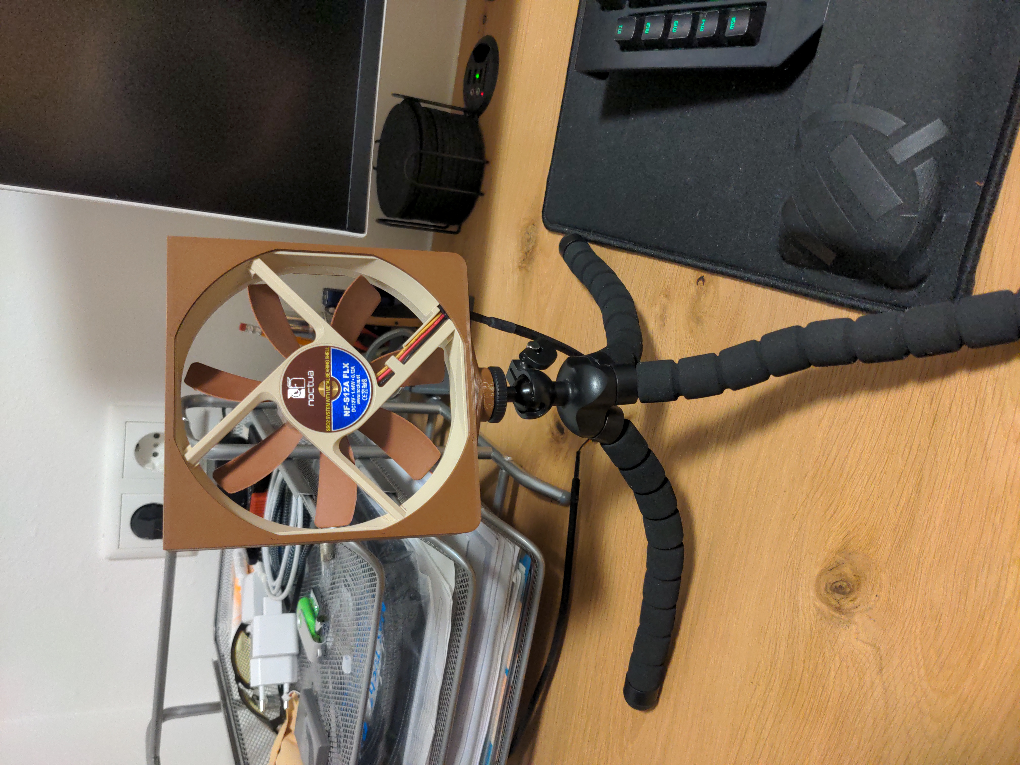 Fan holder 120mm with 1/4-20 UNC thread for tripod