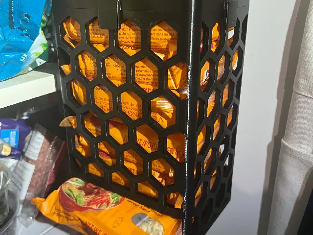 Chinese soup dispenser