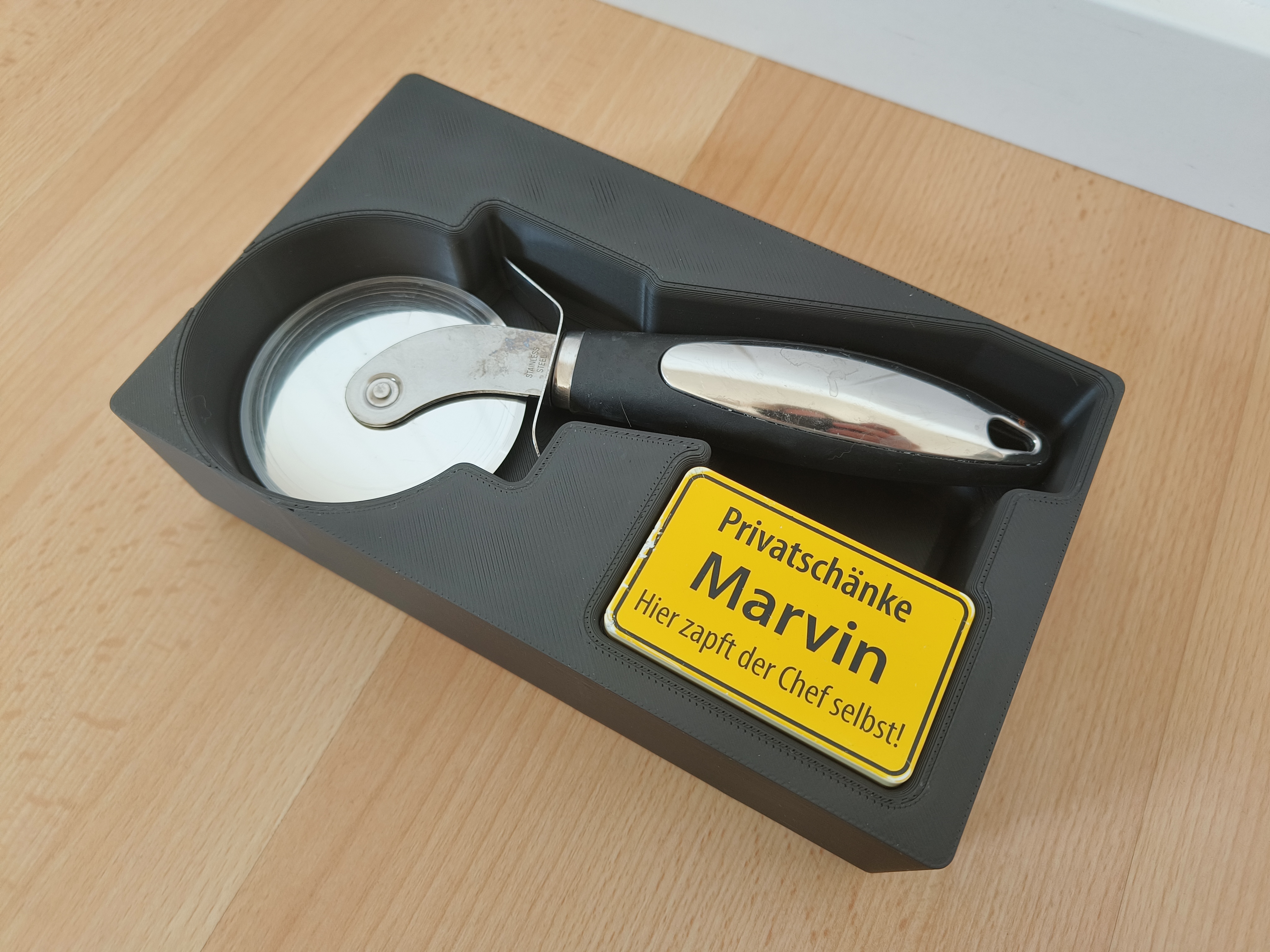 Gridfinity Pizza Cutter Holder (with optional bottle opener)