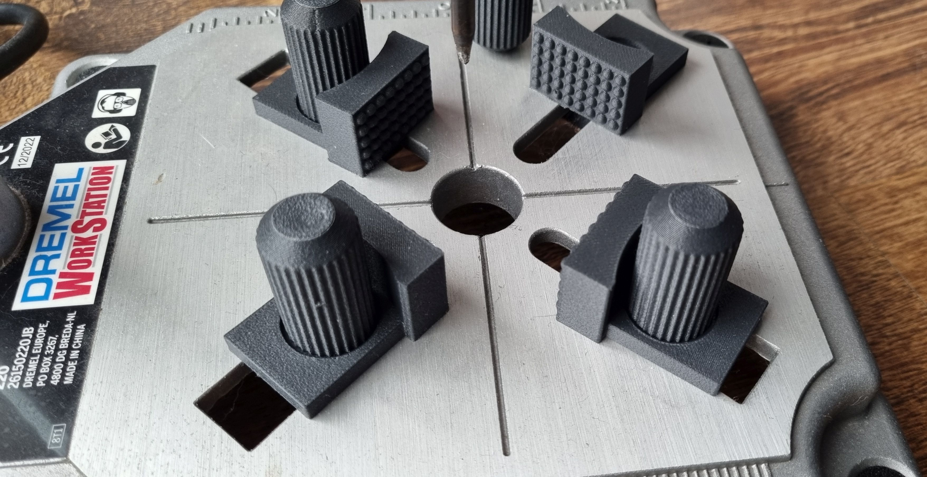 M4 remix of Dremel Workstation clamps (vise)