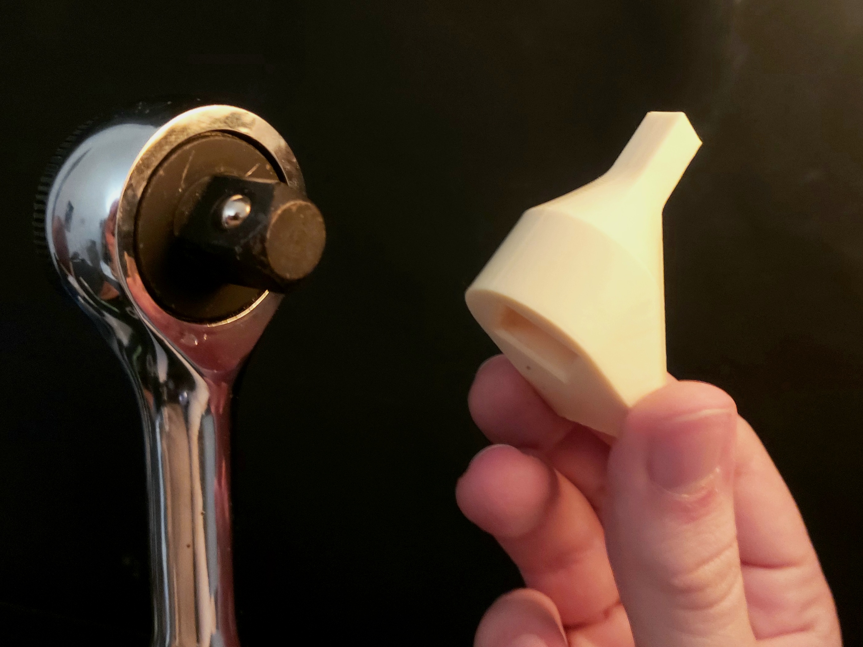 Sqare drain wrench - Clé de vidange carrée