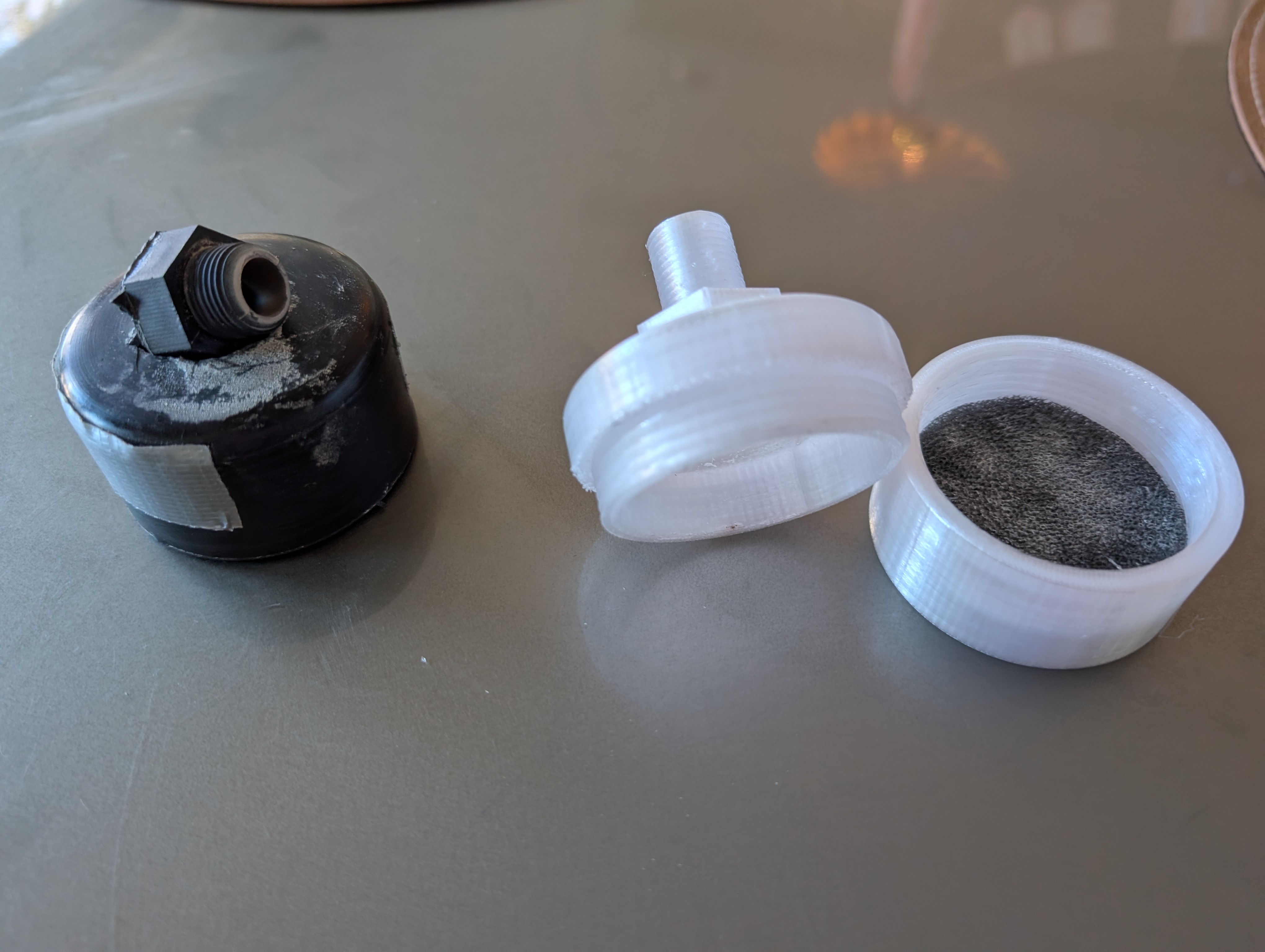 Miniatura 2 do modelo 3D Harbor Freight Compressor Filter Housing