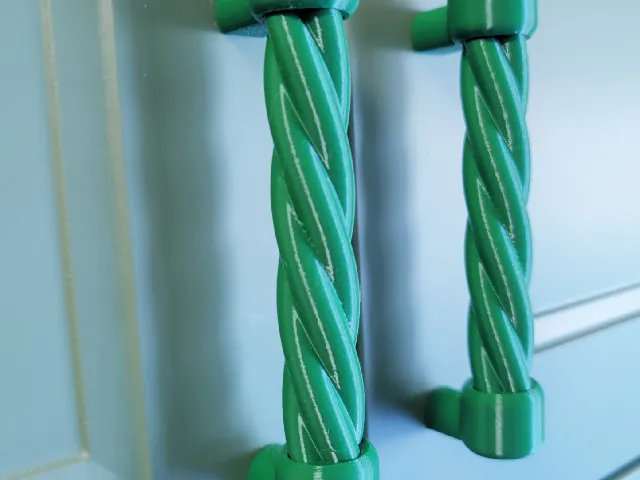 Elegant cabinet door pull/handle