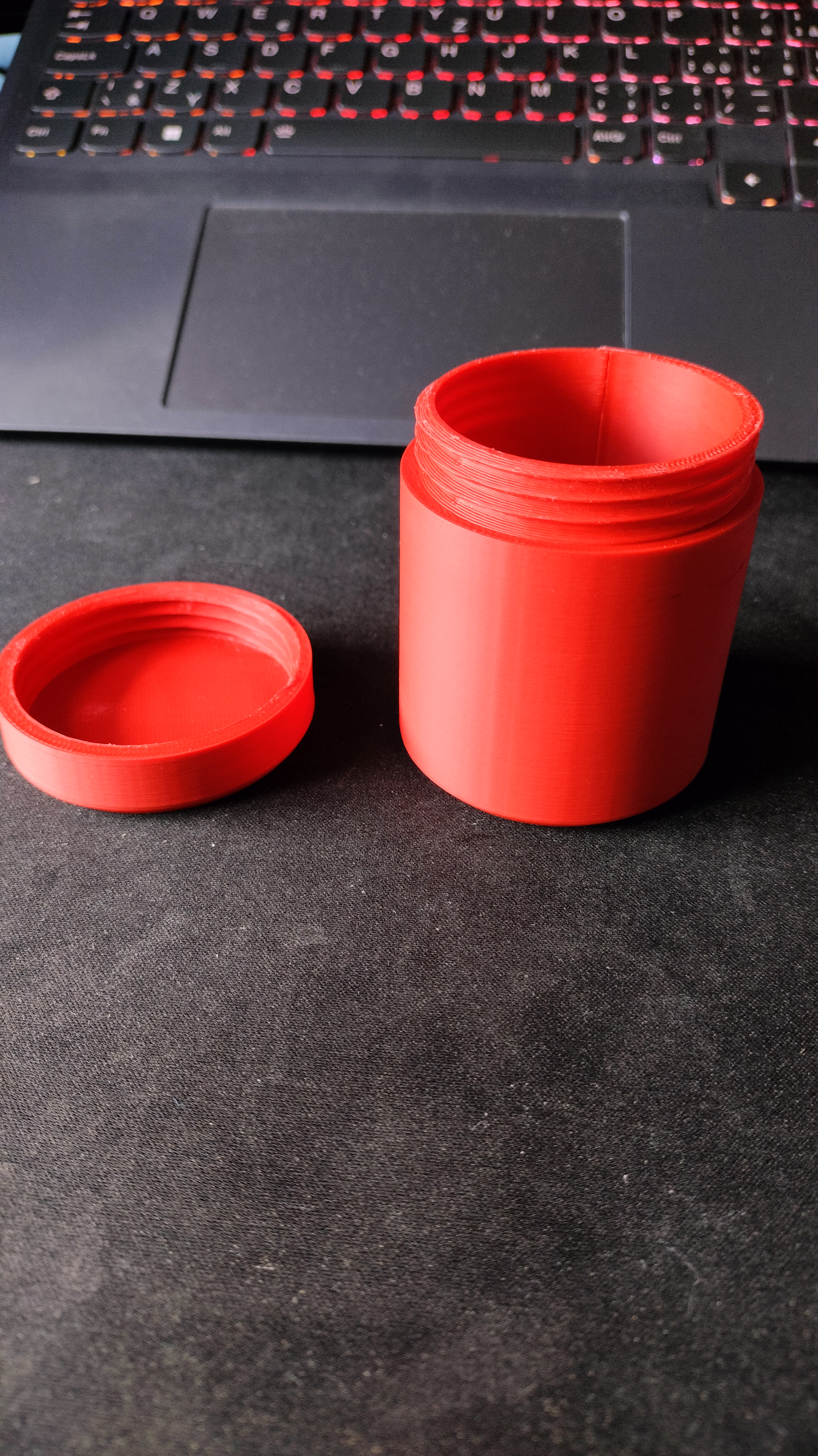 Screwable container