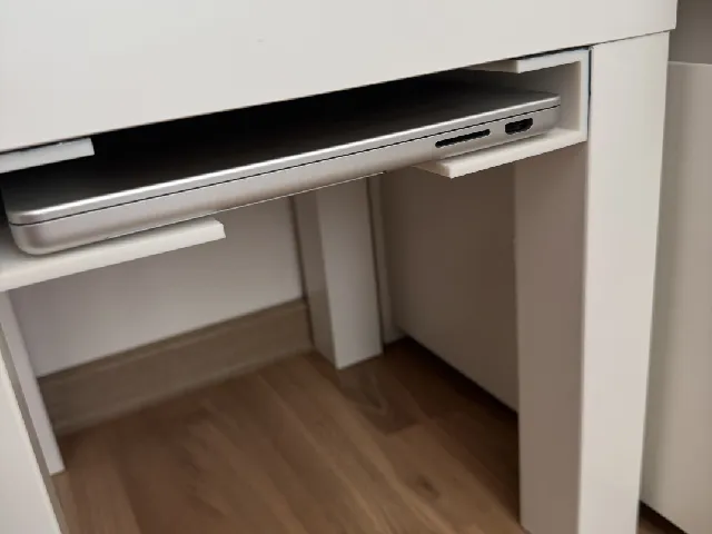 Notebook holder, which holds from the bottom of your desk