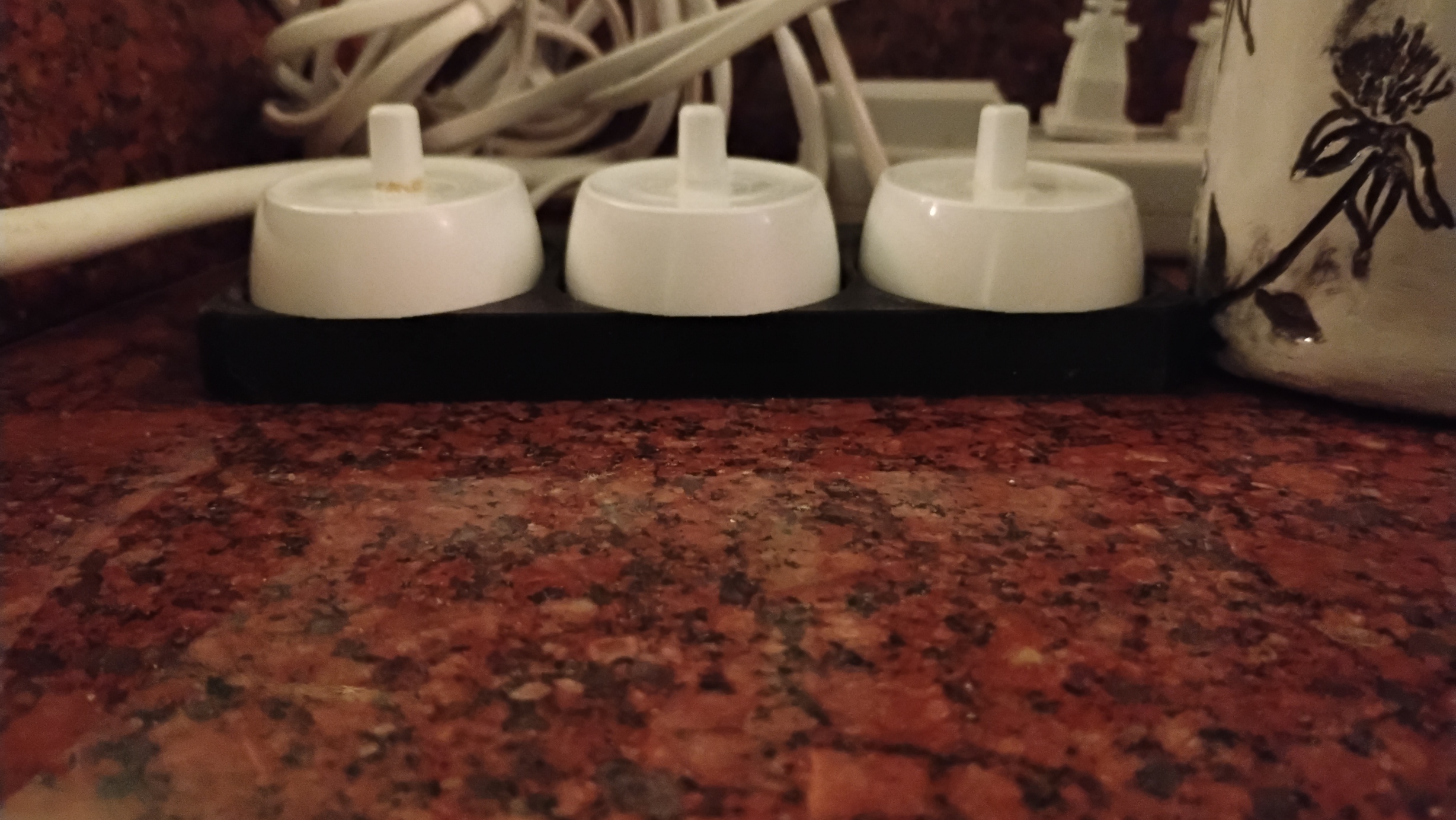 Minimalist Triple Oral-B Electric Toothbrush Charger Mount