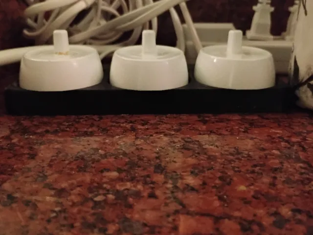 Minimalist Triple Oral-B Electric Toothbrush Charger Mount