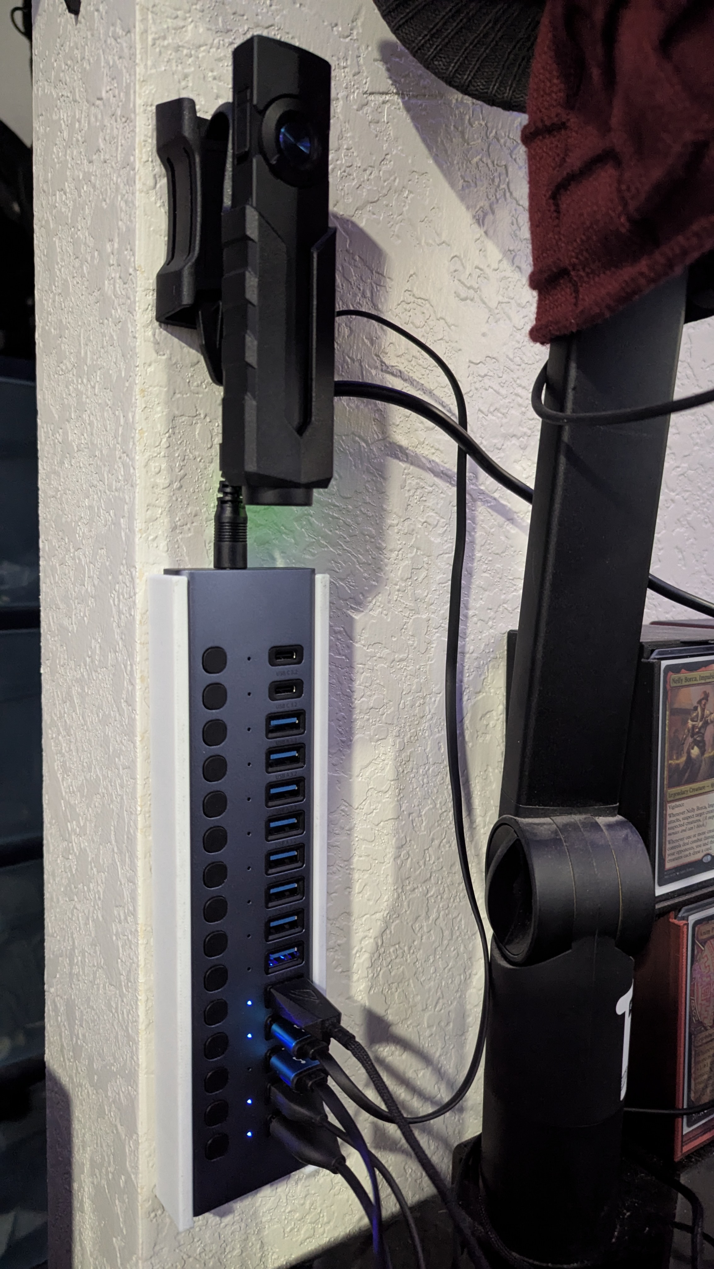 USB Hub Wall Mount