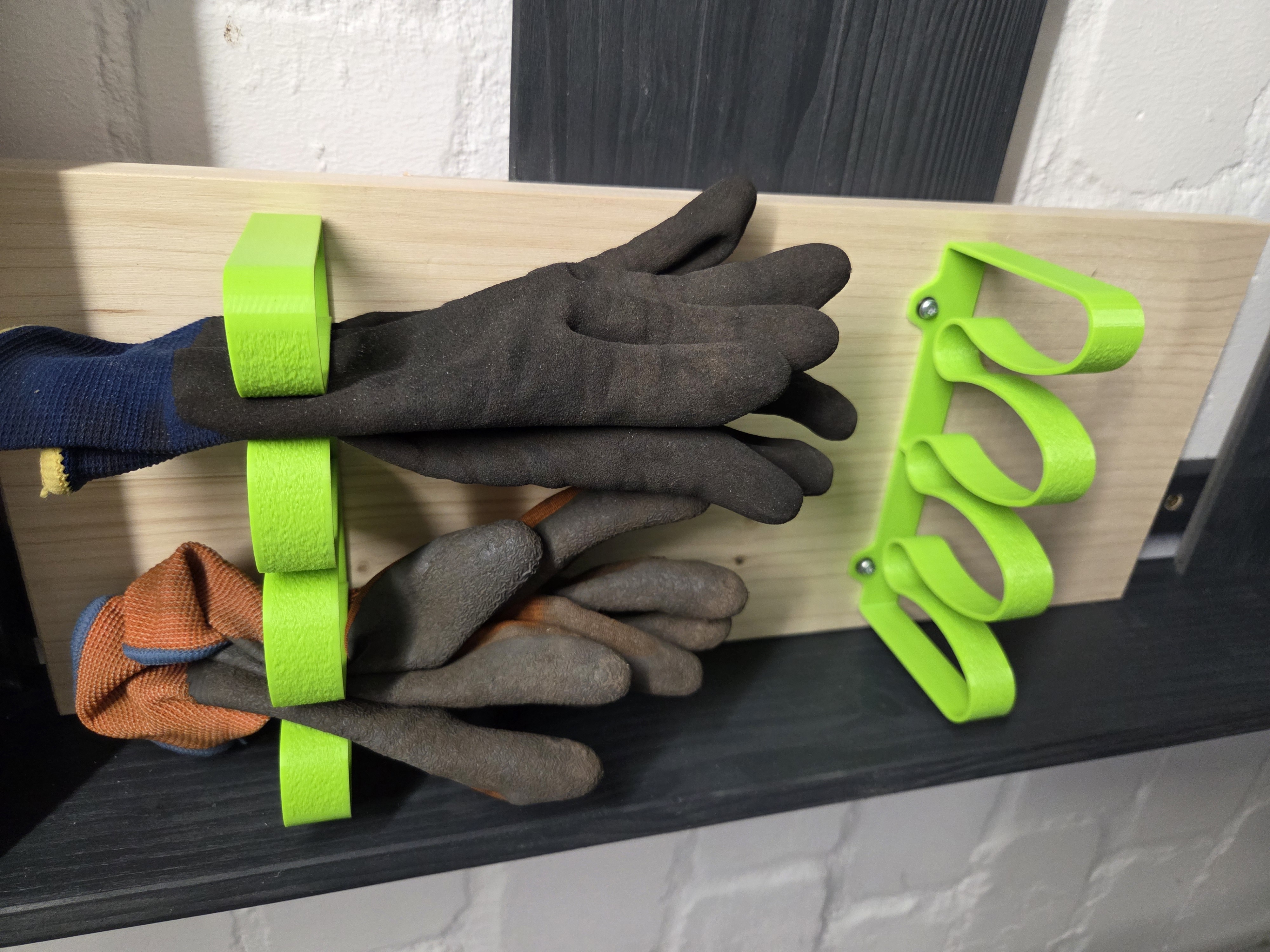 Glove holder / Handschuhhalter