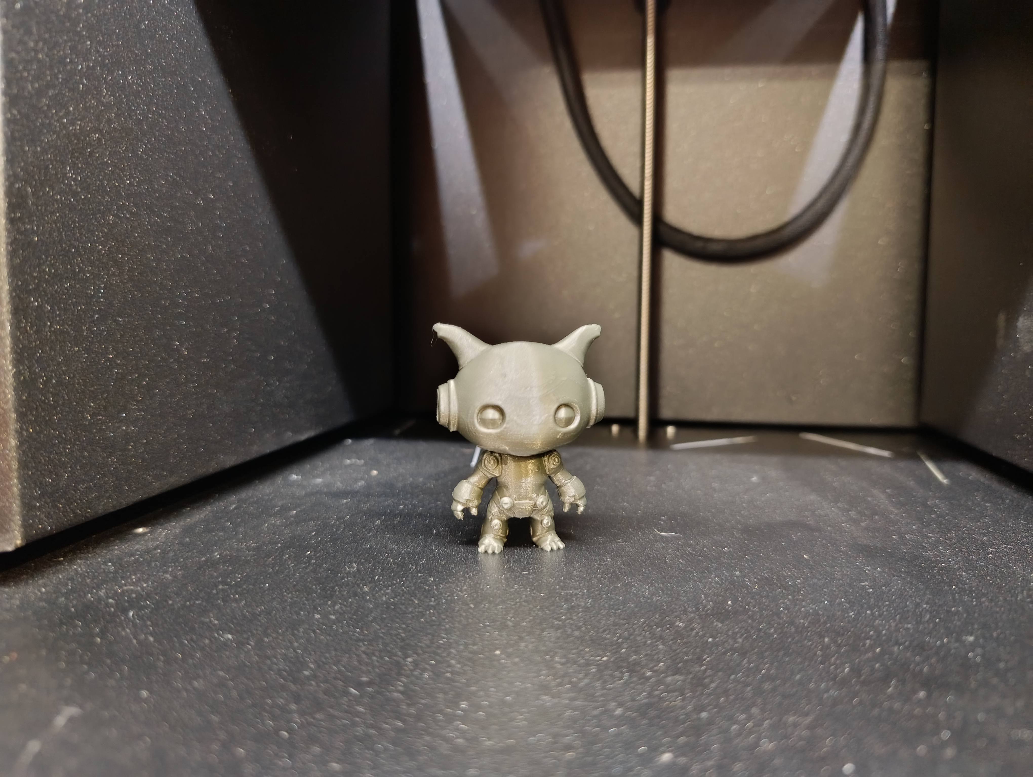 Miniatura 3 do modelo 3D Cute Sci-Fi Bot - Chibi Robot Warrior Mini