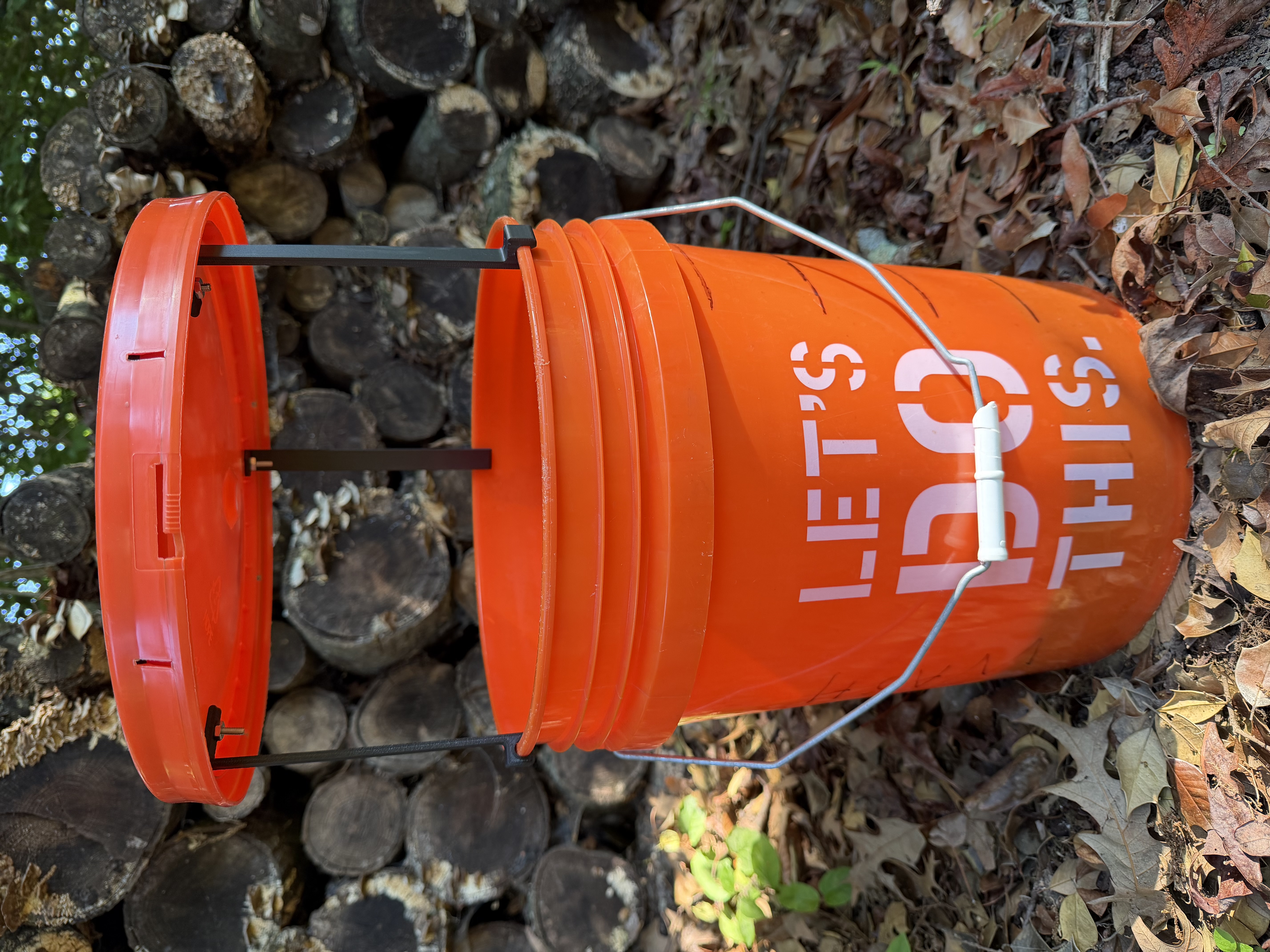 Mosquito Trap Lid Stand Offs