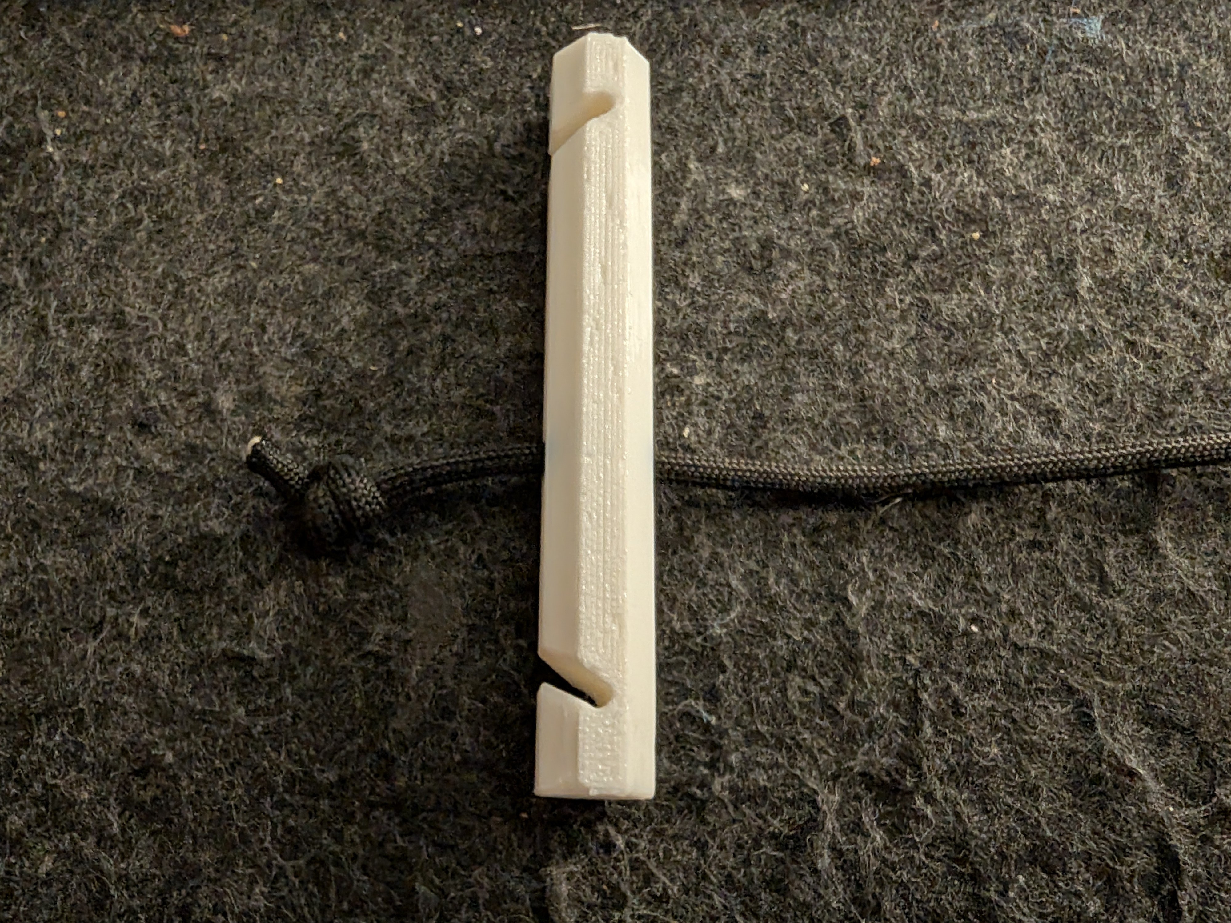Dog bone paracord toggle