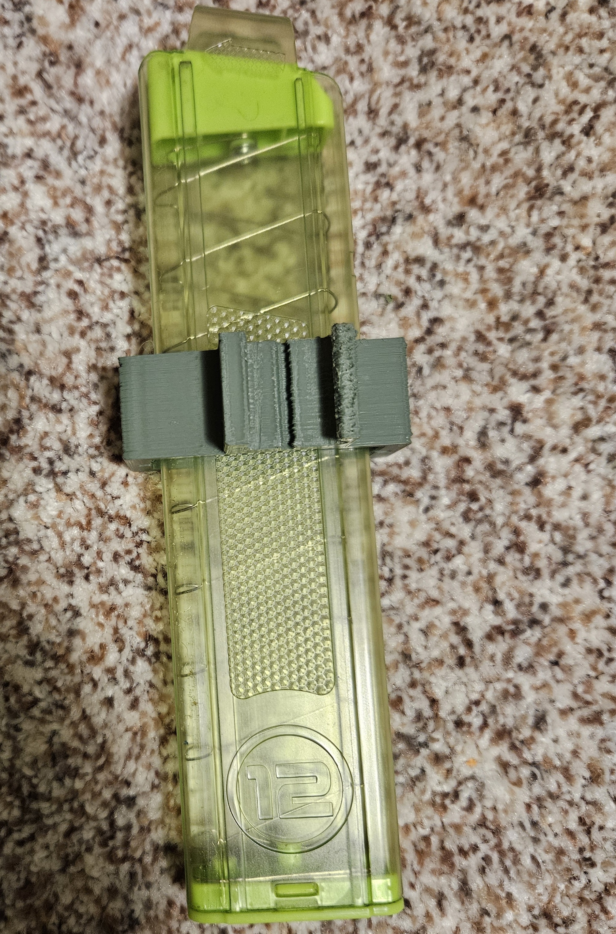 Slim talon mag holder
