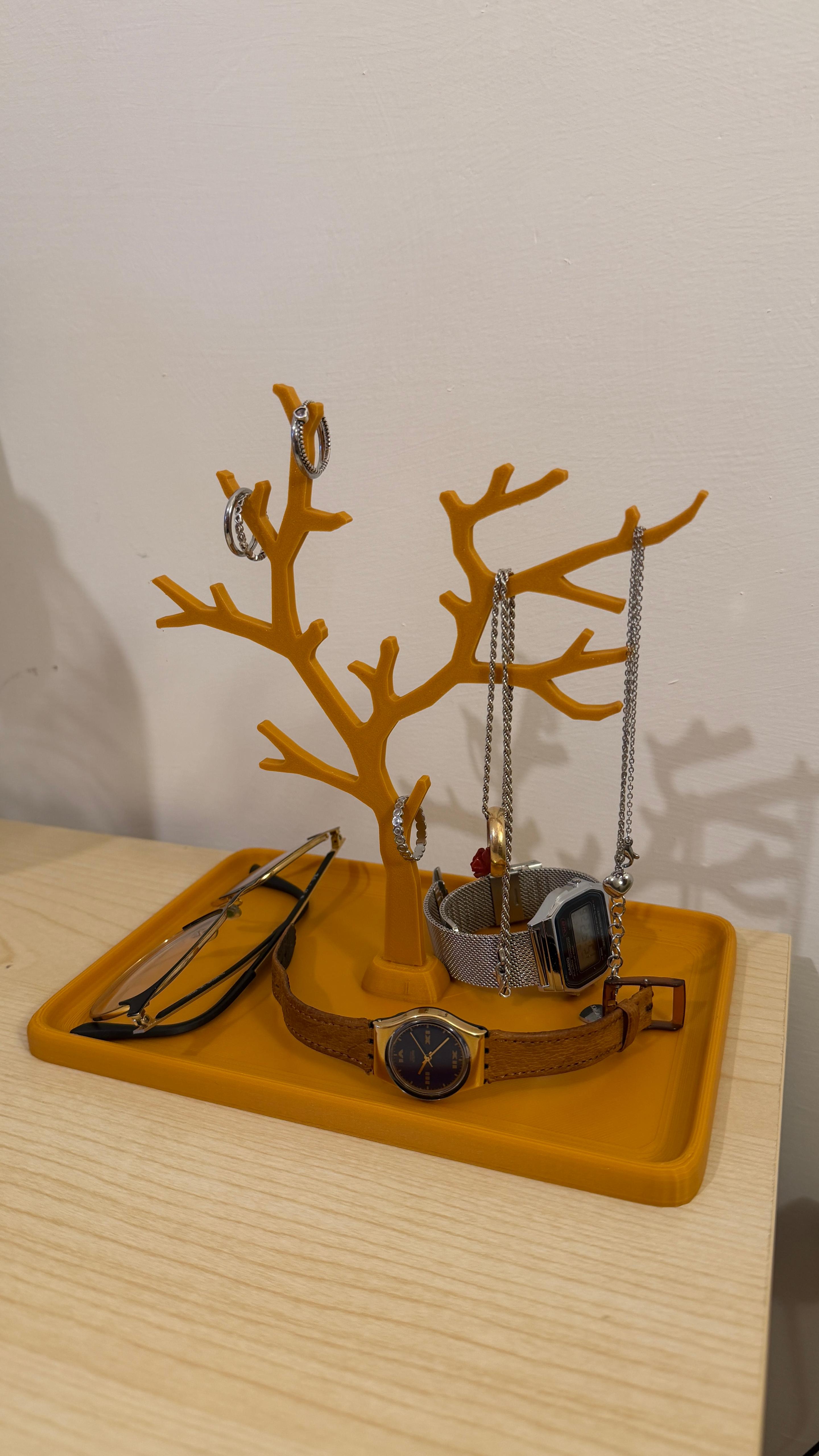 Remix Tree ring-jewlery holder with rectangular plate