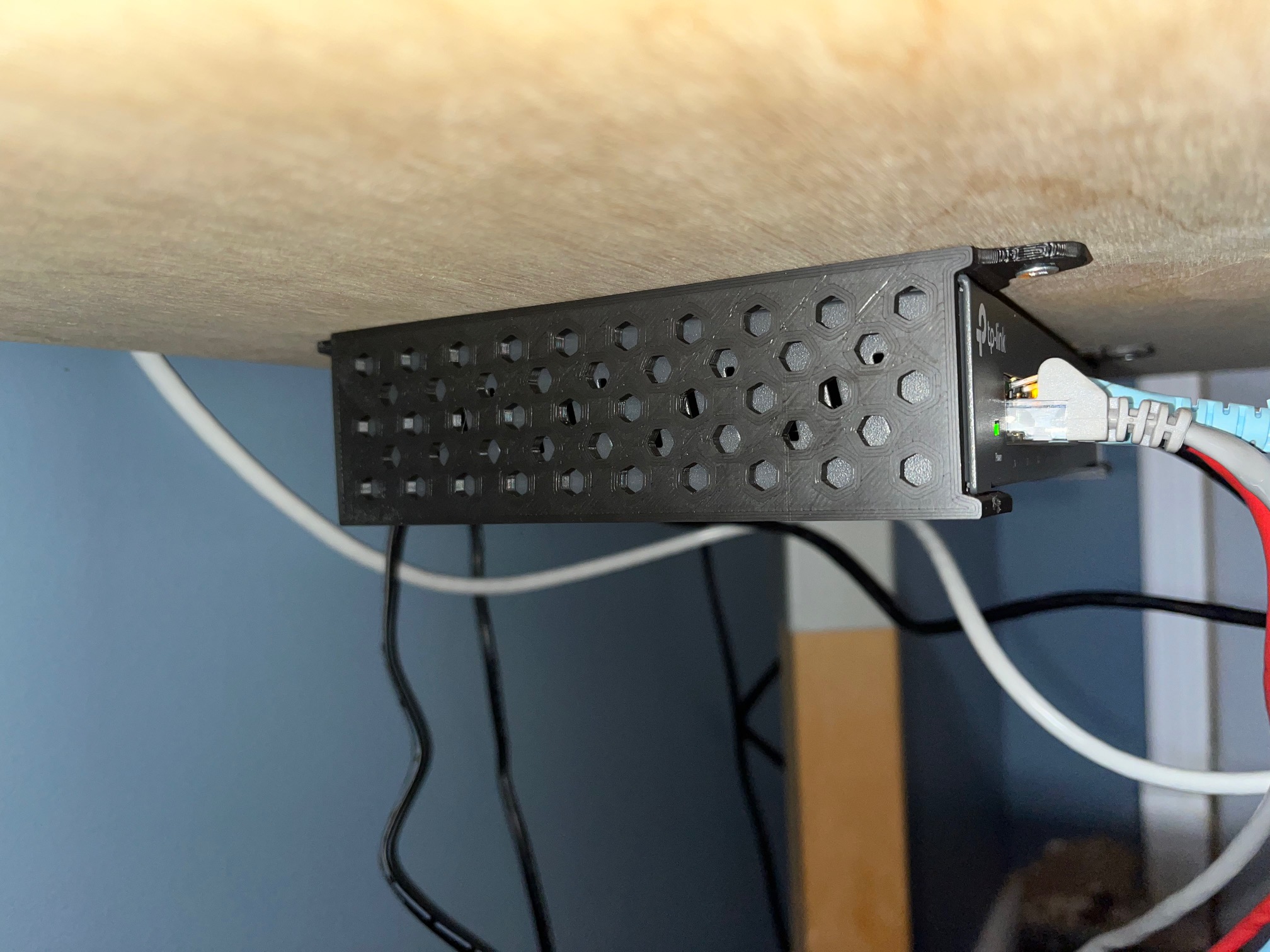 Basic bracket for TP-Link TL-SG1008-M2 switch