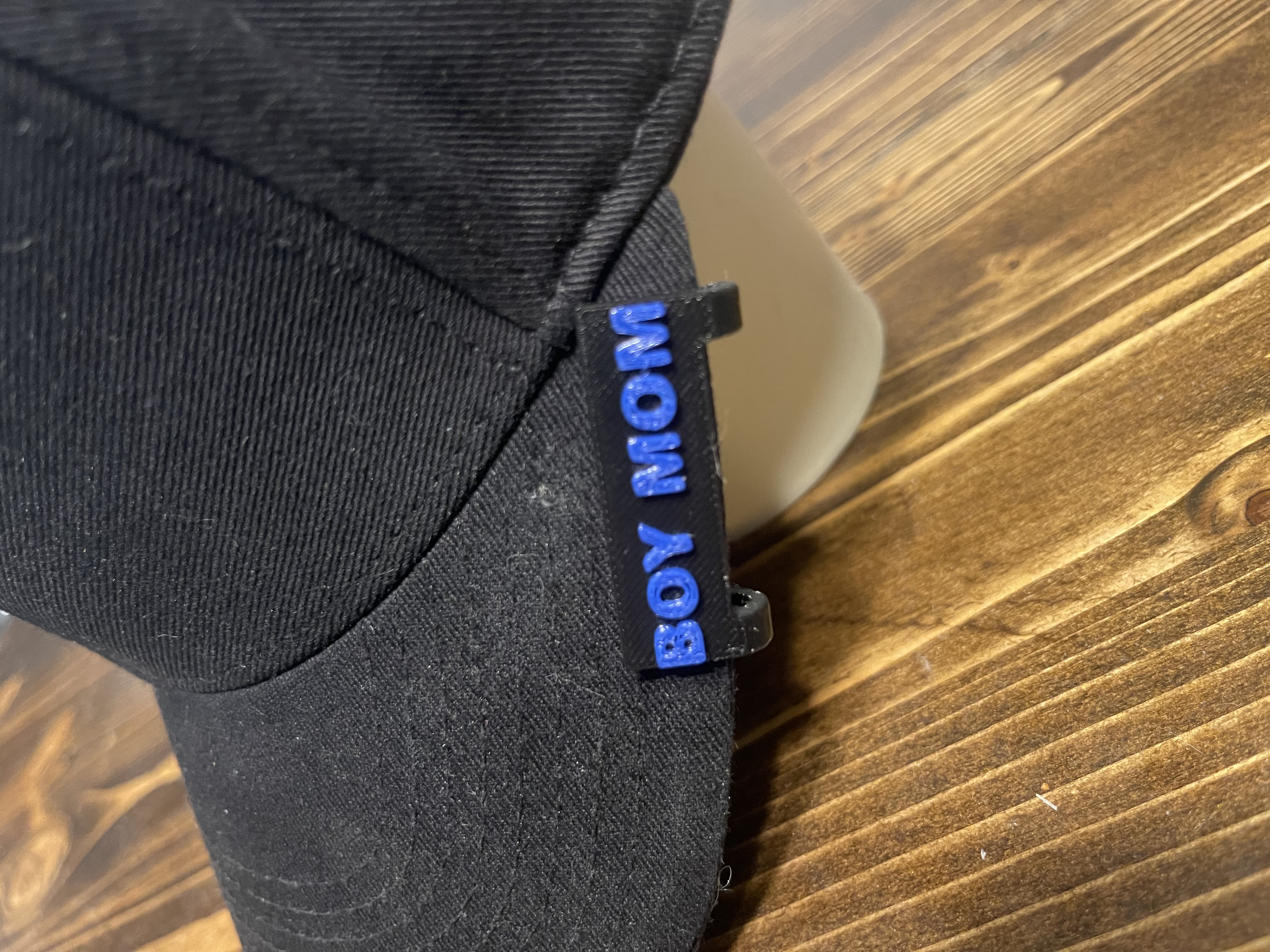 BOY MOM HAT CLIP.  NO AMS