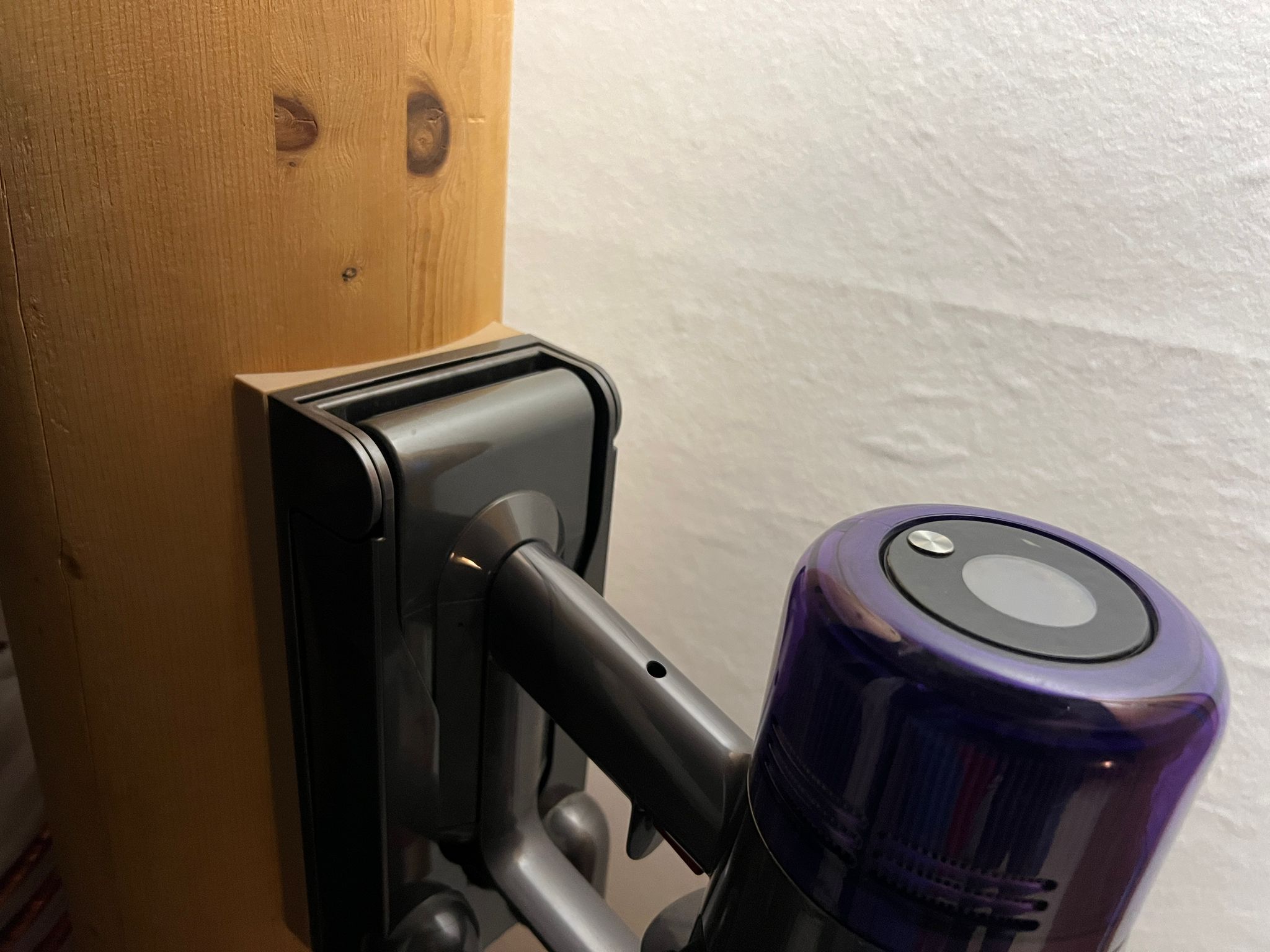 Dyson V11 Absolute Pro // pillar wall adapter d=200mm — thumbnail 2