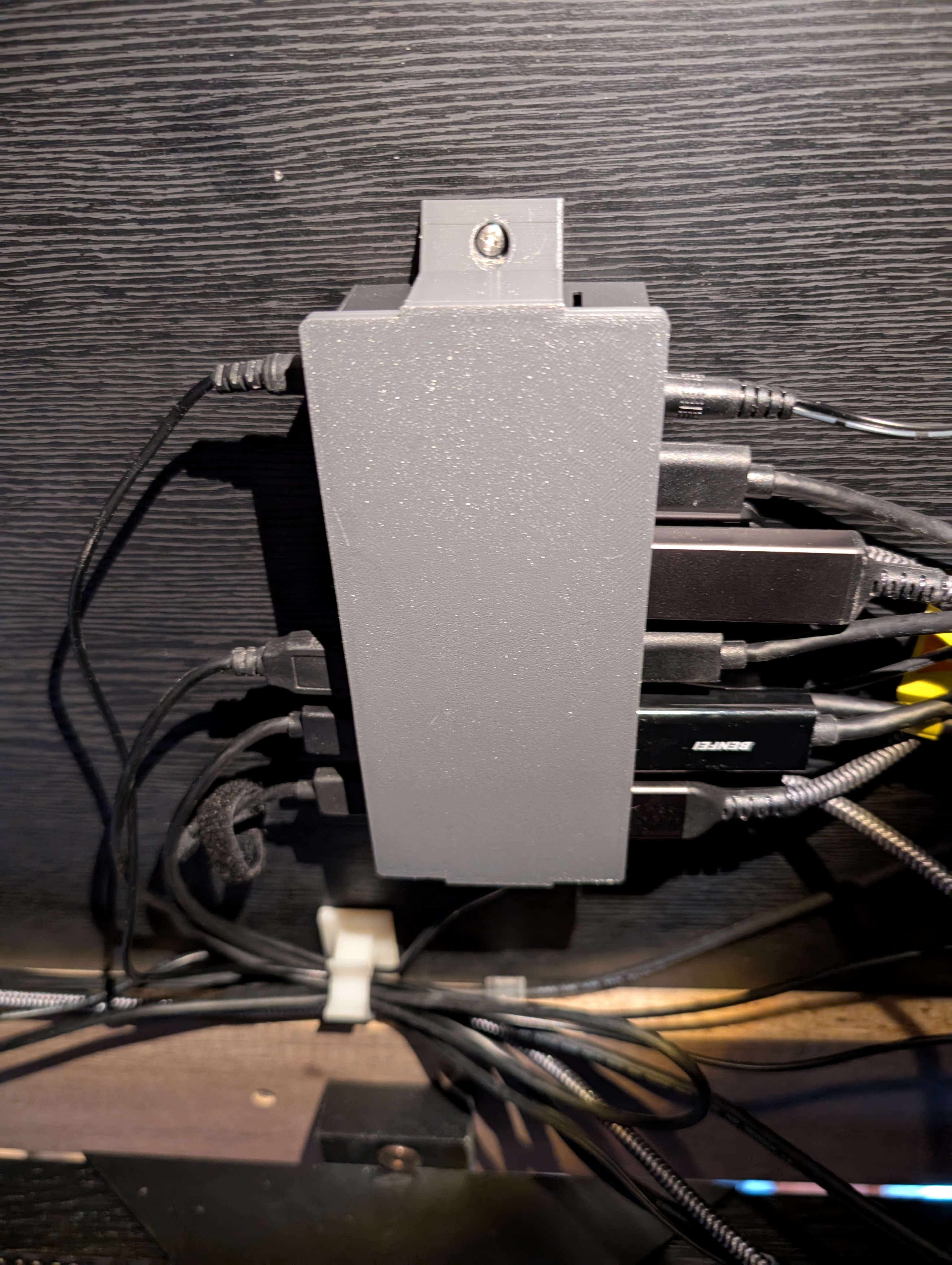 8K Dual Monitor KVM Mount