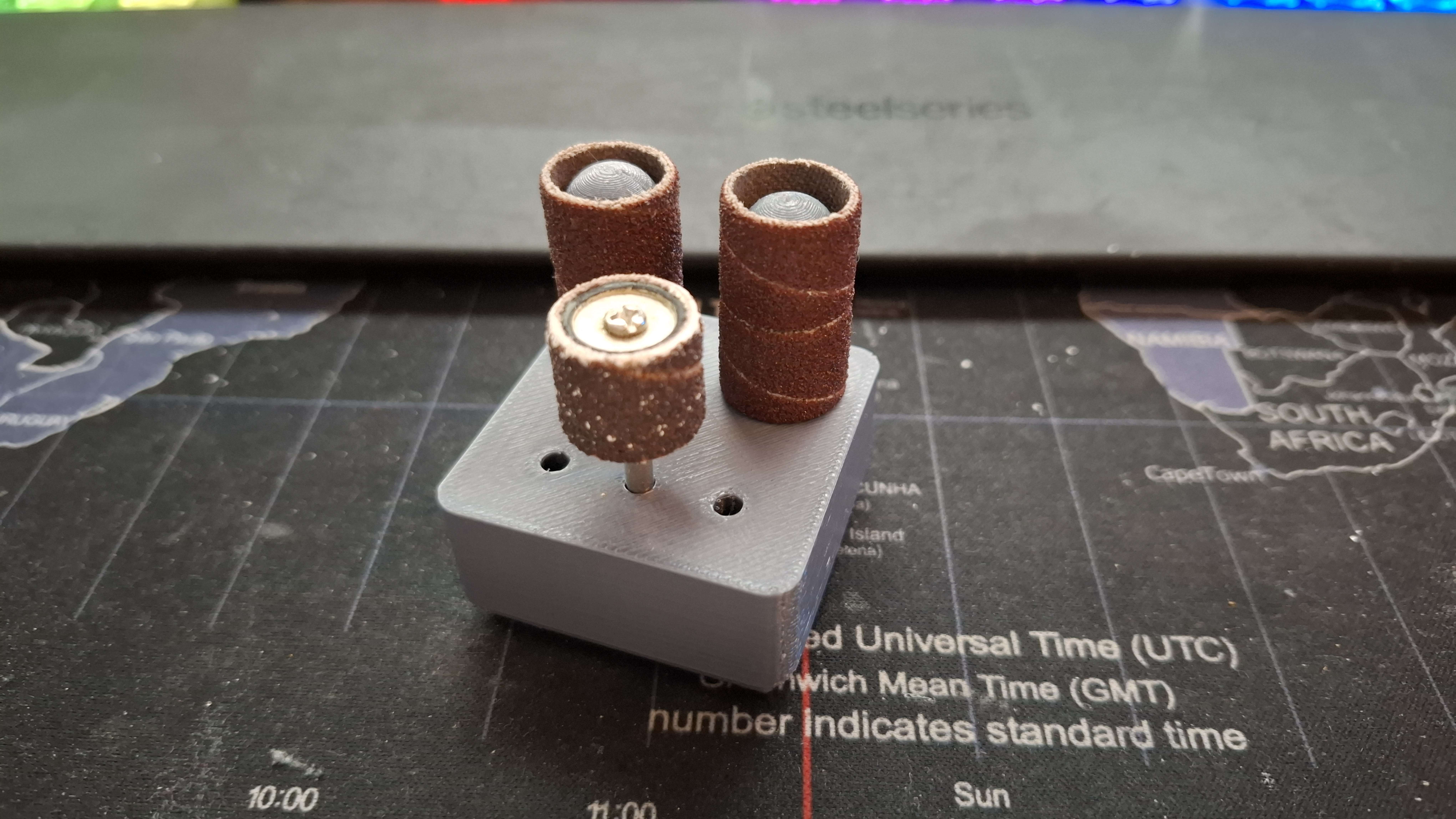 A gridfinity dremel sandpaper holder
