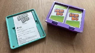 Skipbo case with magnets