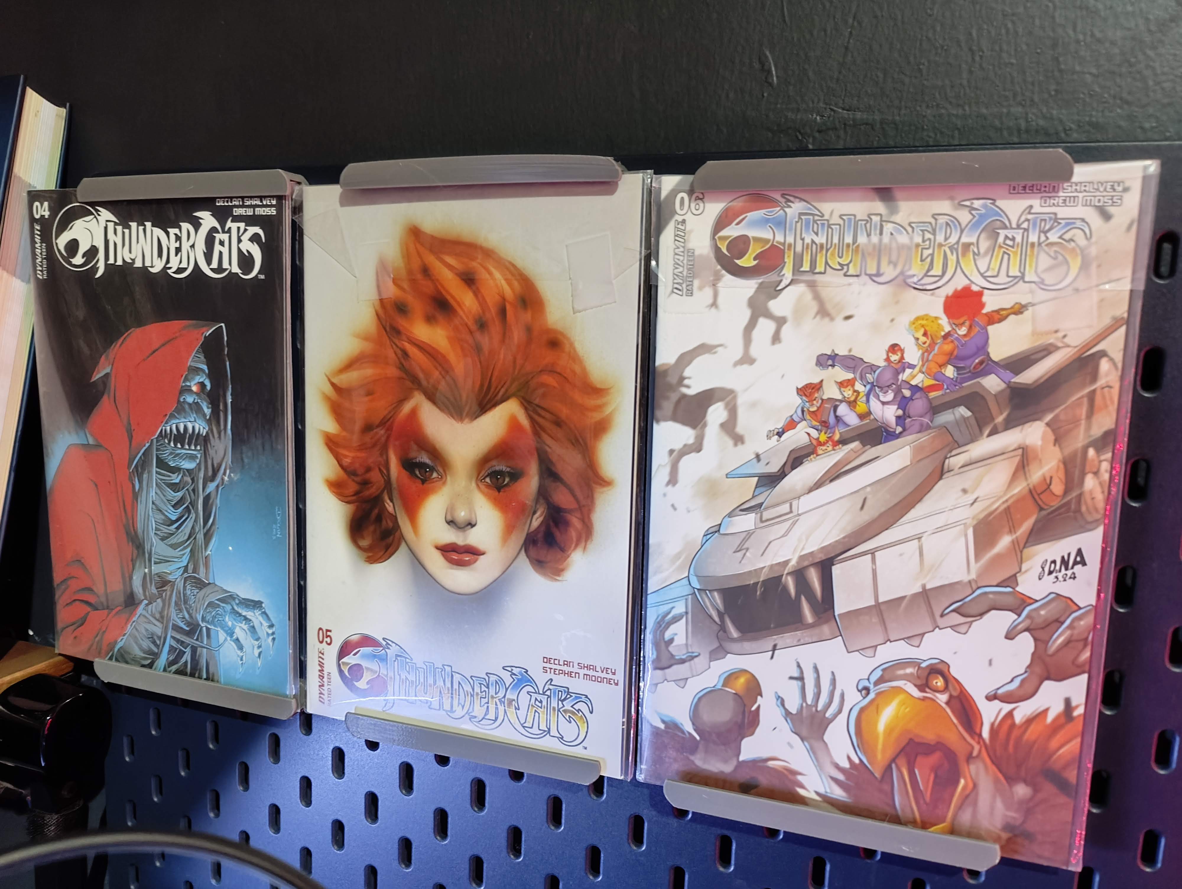 Skadis Comic Book Holder