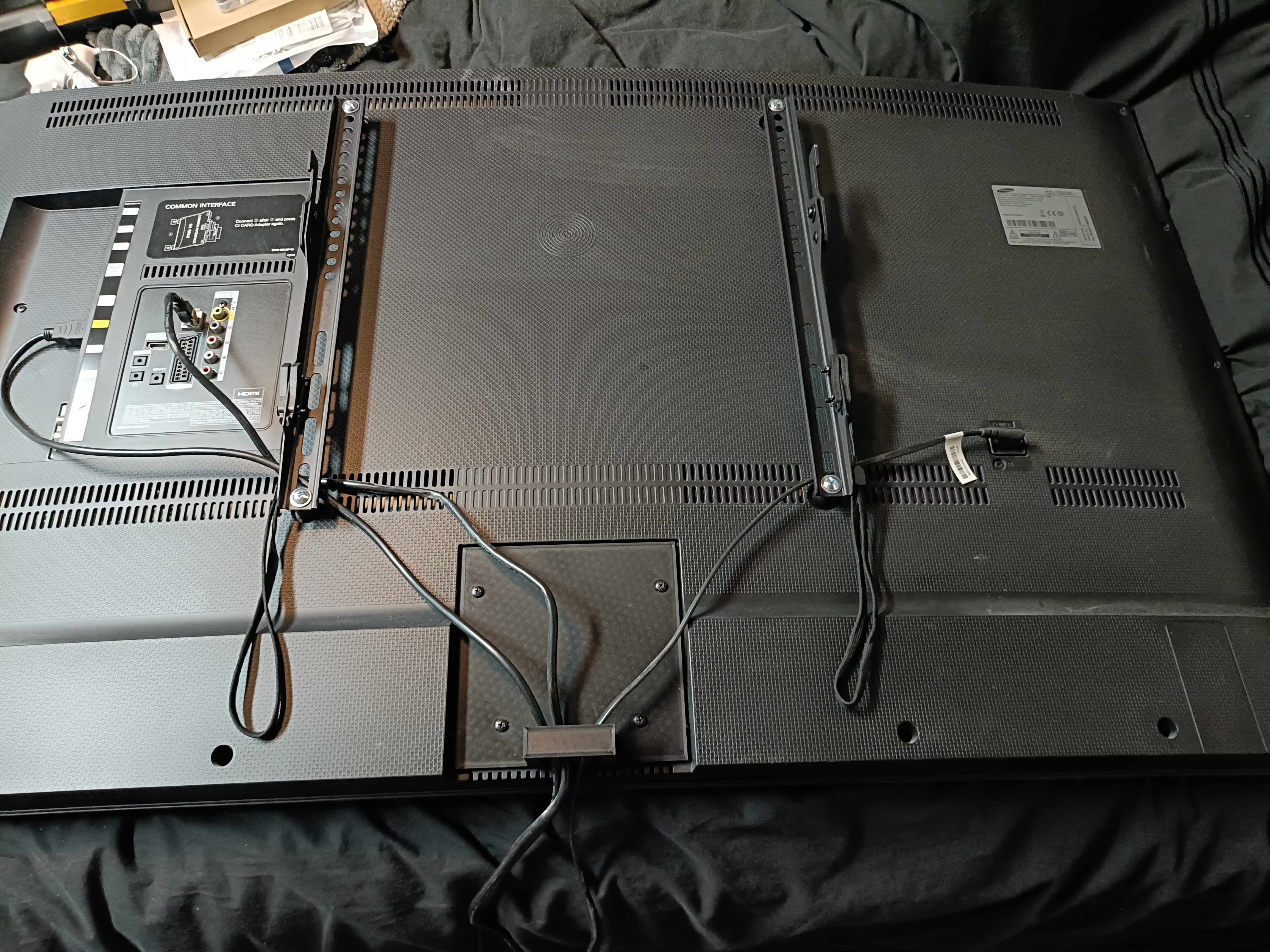 cable guide for foot wallmount for samsung tv
