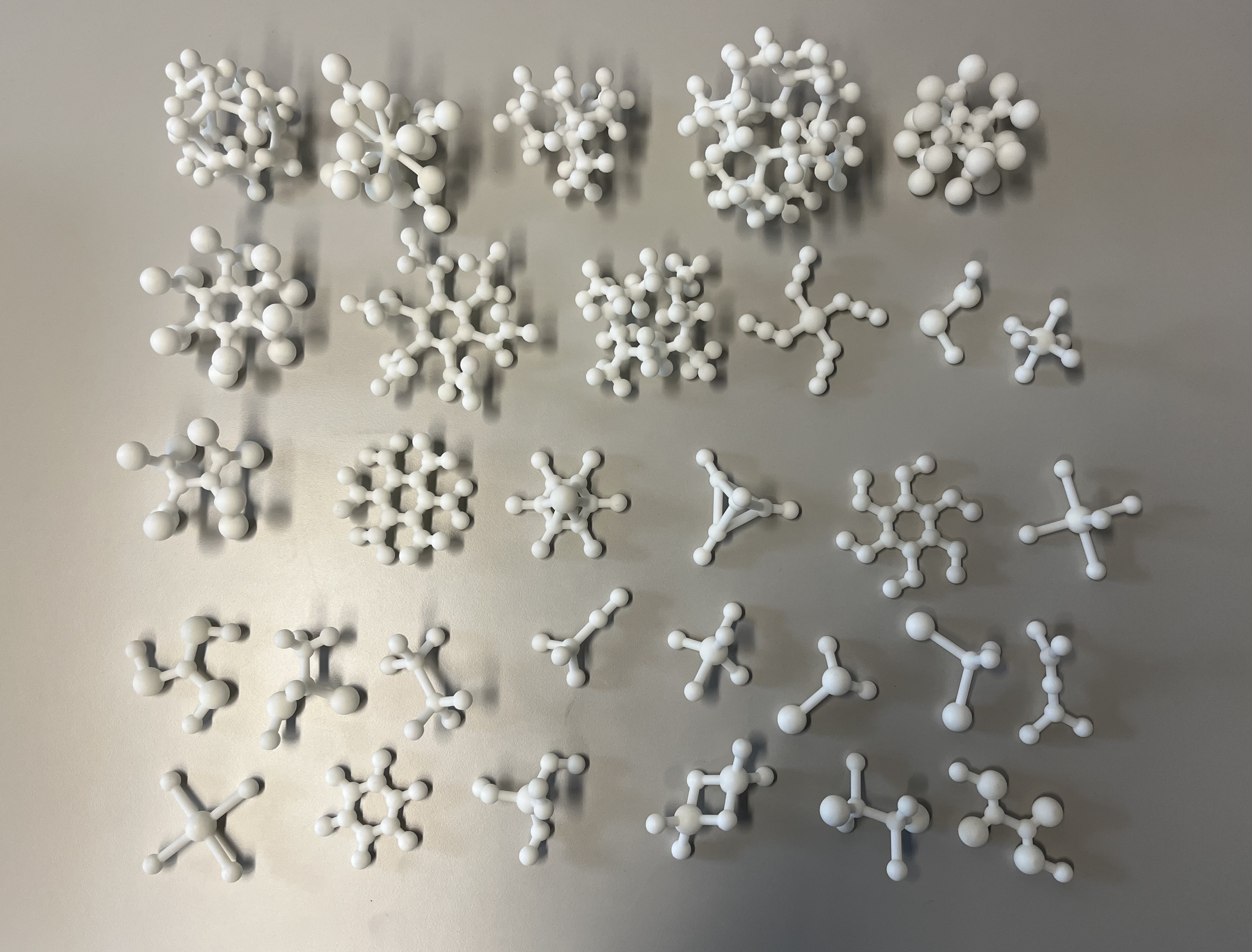 The 32 Crystallographic Point Groups ("molecules" set)